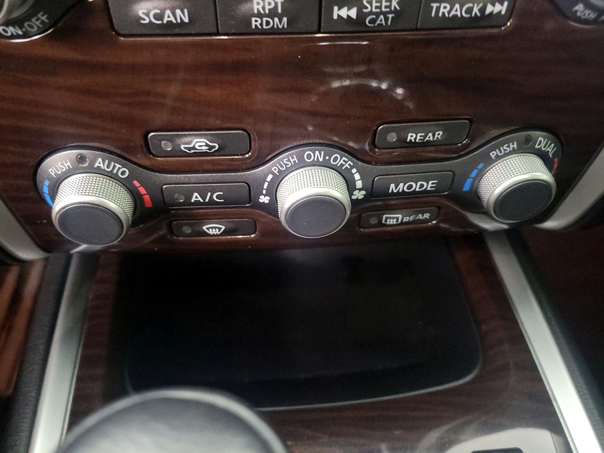 Thumbnail: 2015 Nissan Pathfinder - 17