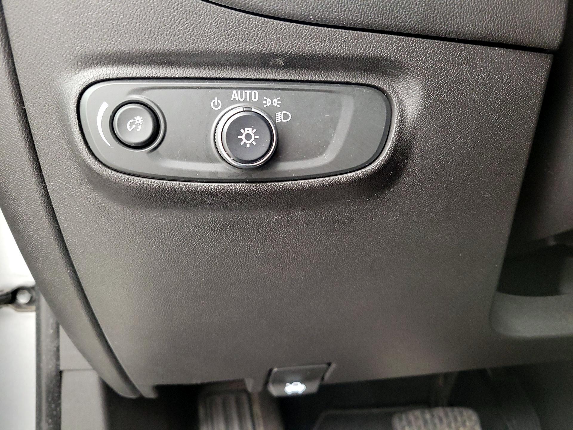 Thumbnail: 2020 Chevrolet Equinox - 13