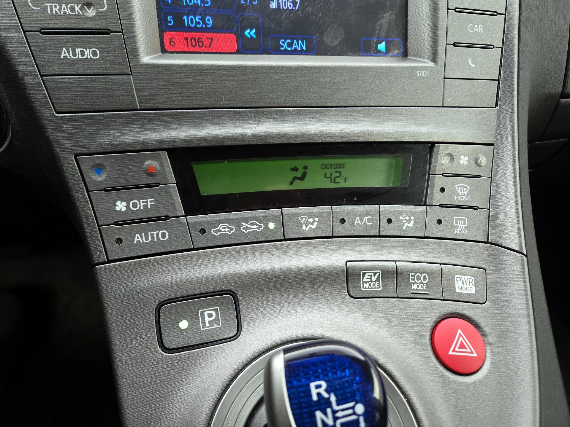 Thumbnail: 2014 Toyota Prius - 15