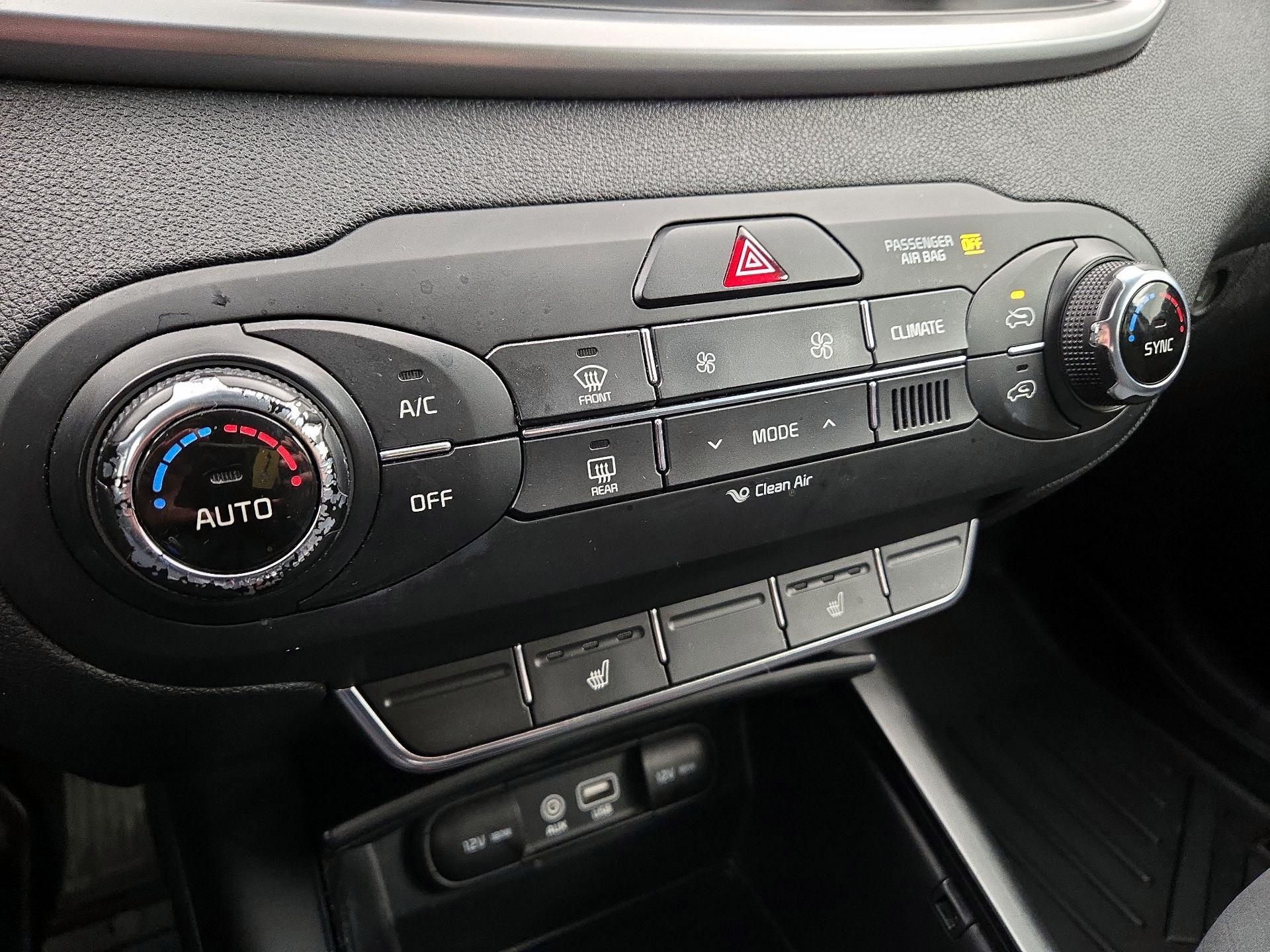 Thumbnail: 2017 Kia Sorento - 16