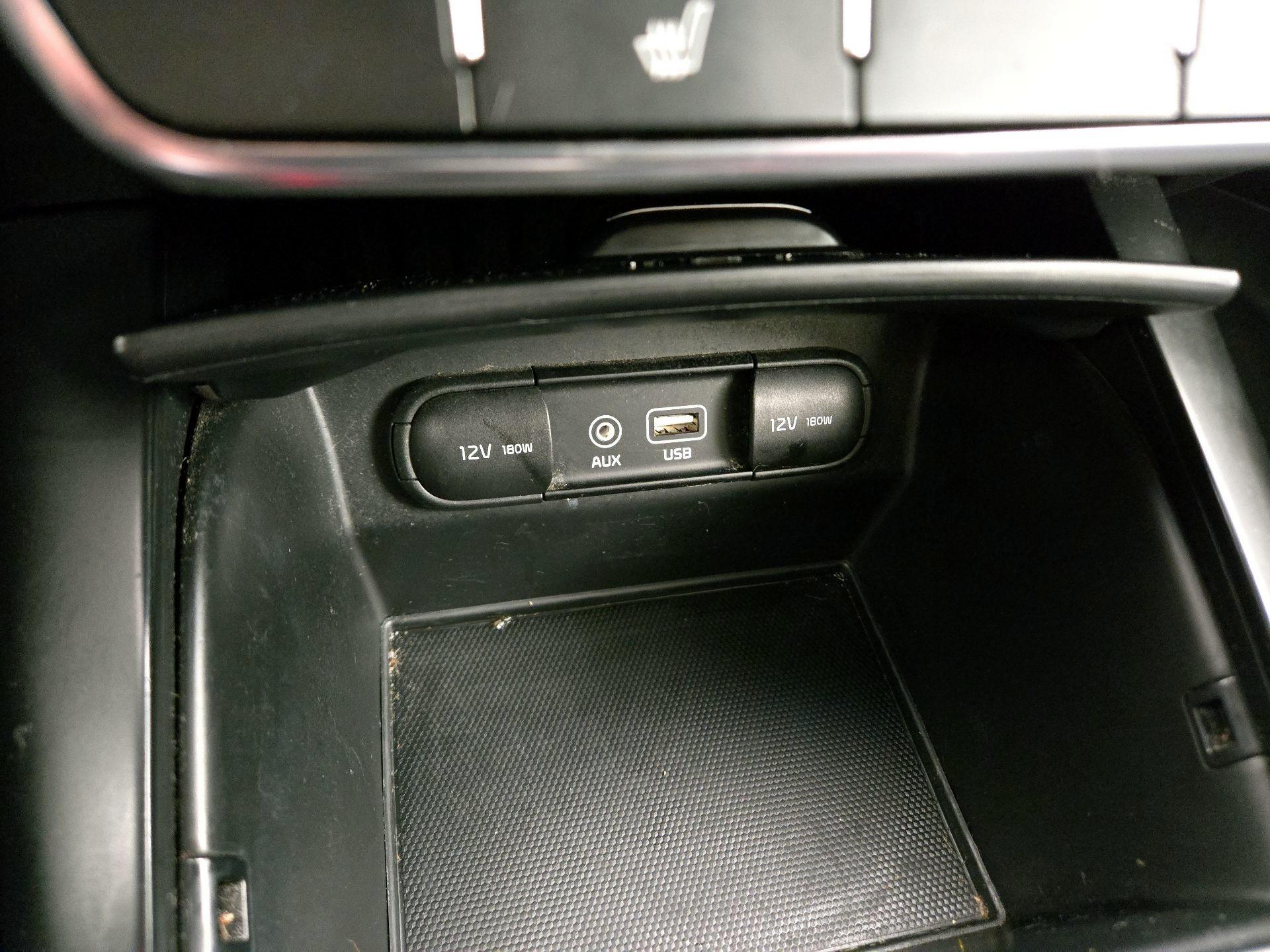 Thumbnail: 2017 Kia Sorento - 18