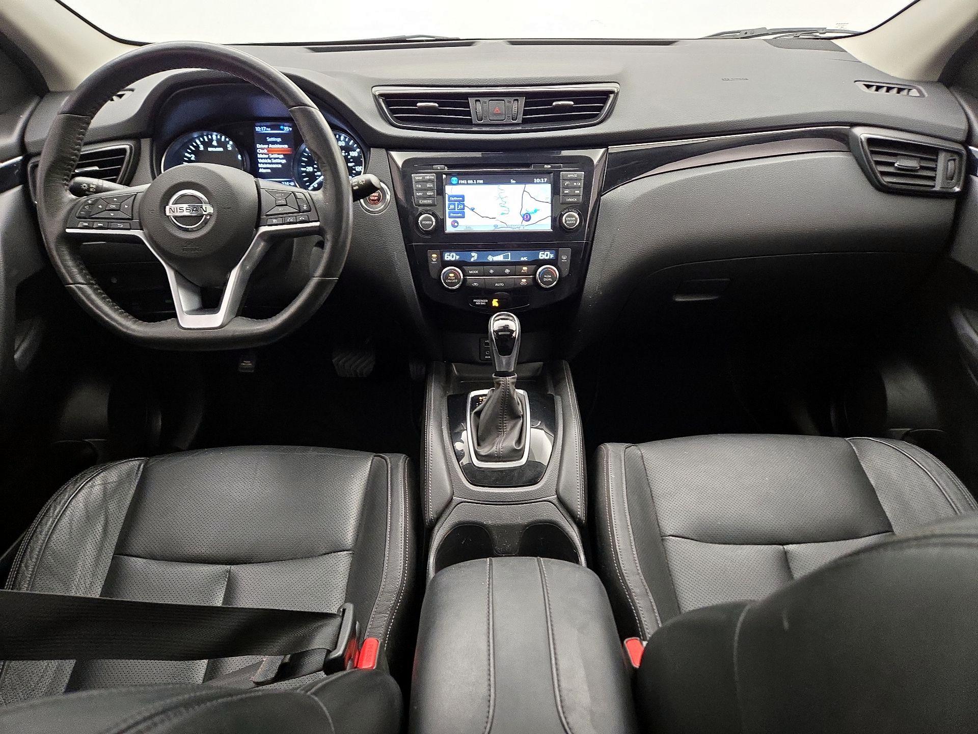 Thumbnail: 2017 Nissan Rogue Sport - 9