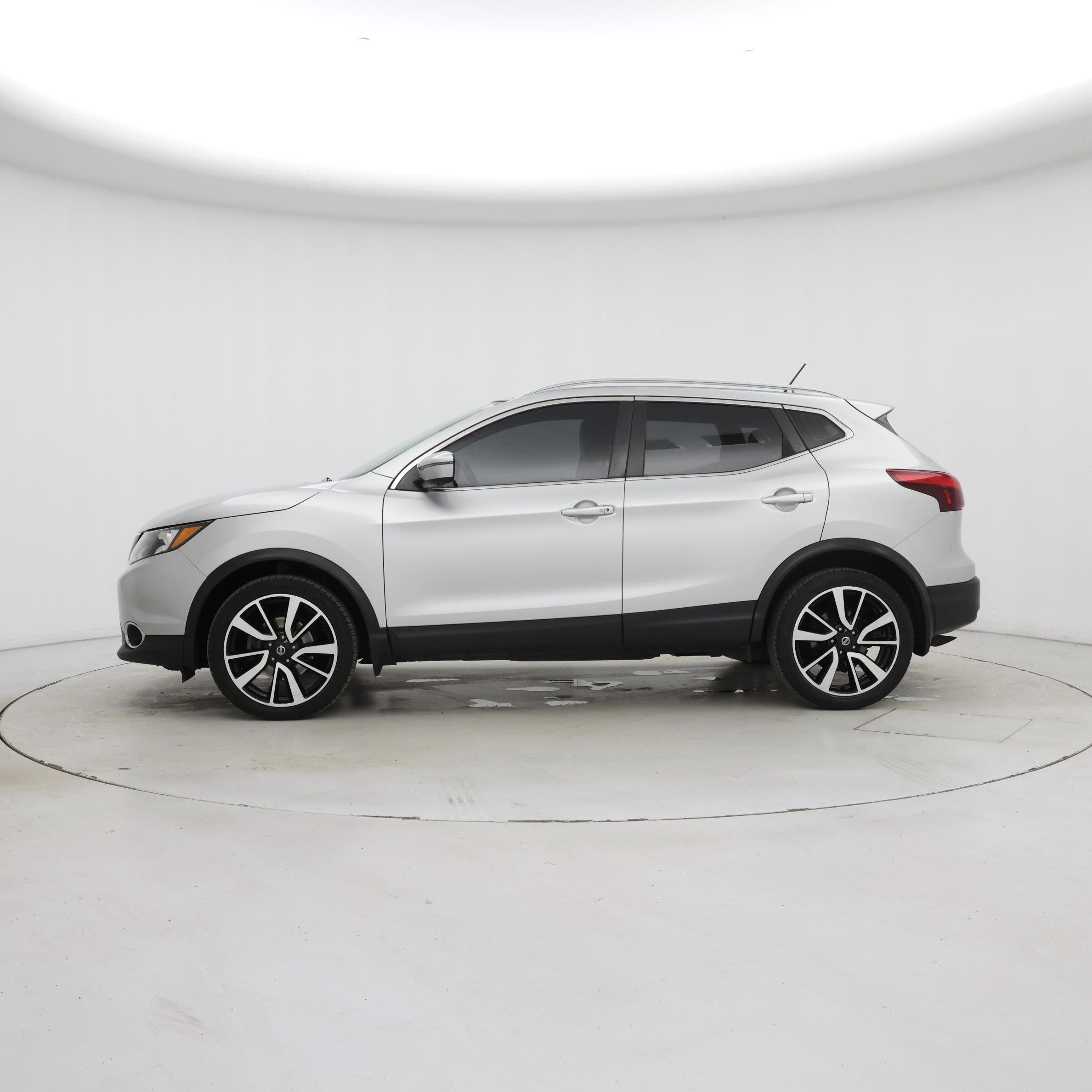 Thumbnail: 2017 Nissan Rogue Sport - 3