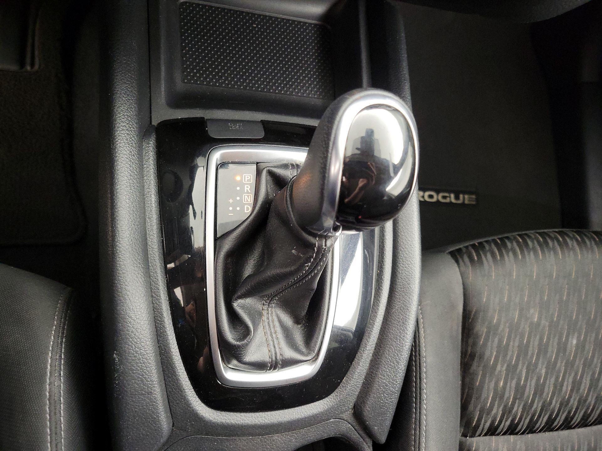 Thumbnail: 2020 Nissan Rogue - 17