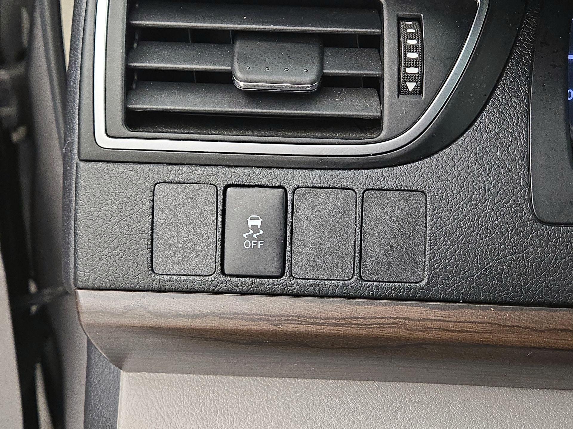 Thumbnail: 2016 Toyota Camry - 13