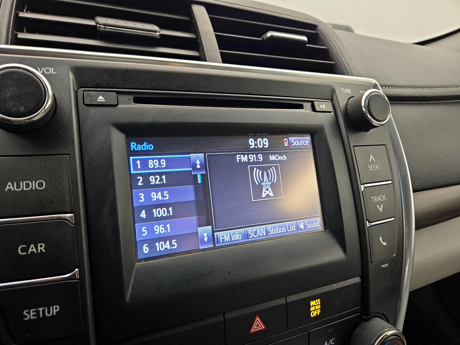 Thumbnail: 2016 Toyota Camry - 15