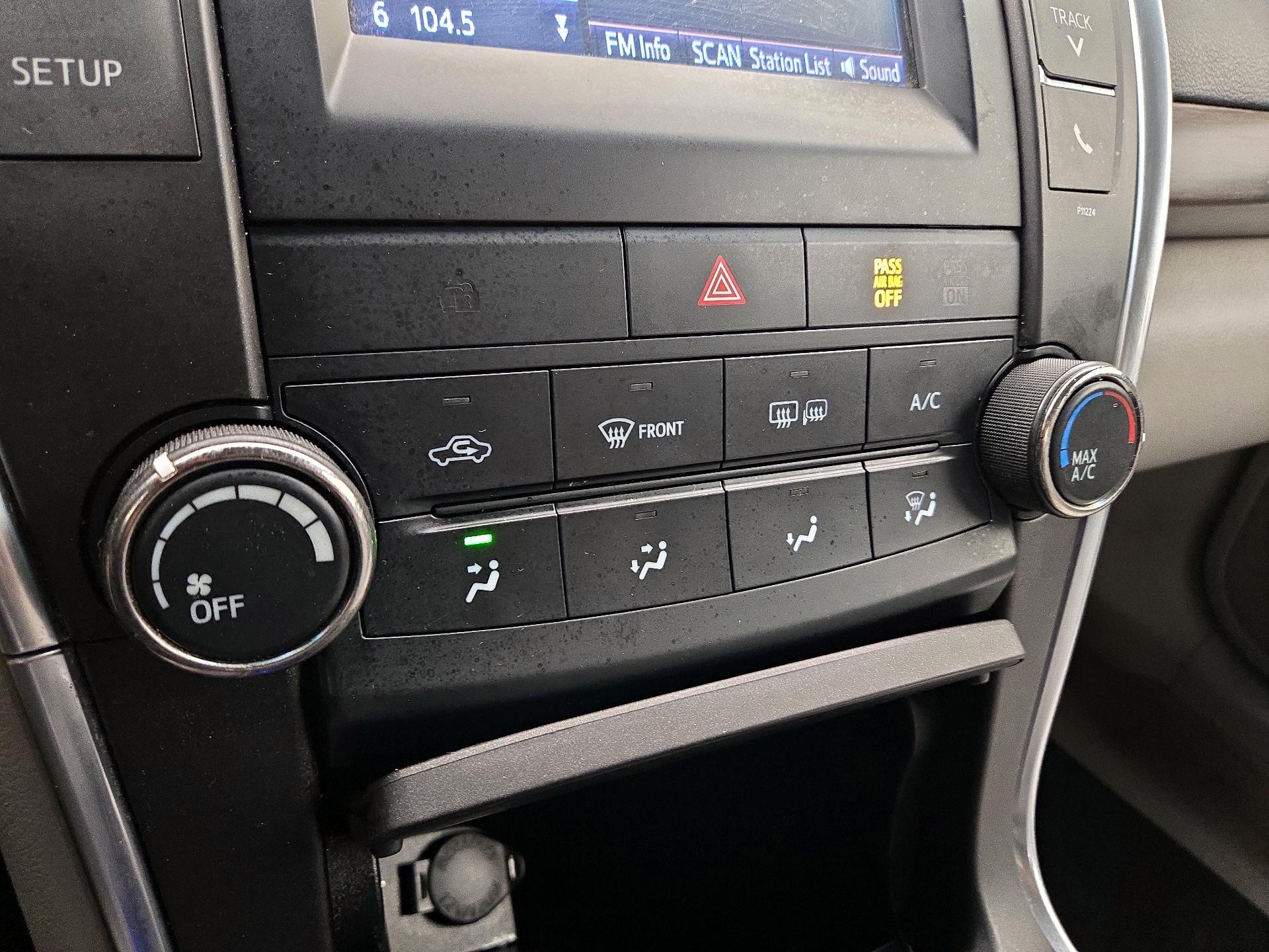 Thumbnail: 2016 Toyota Camry - 16