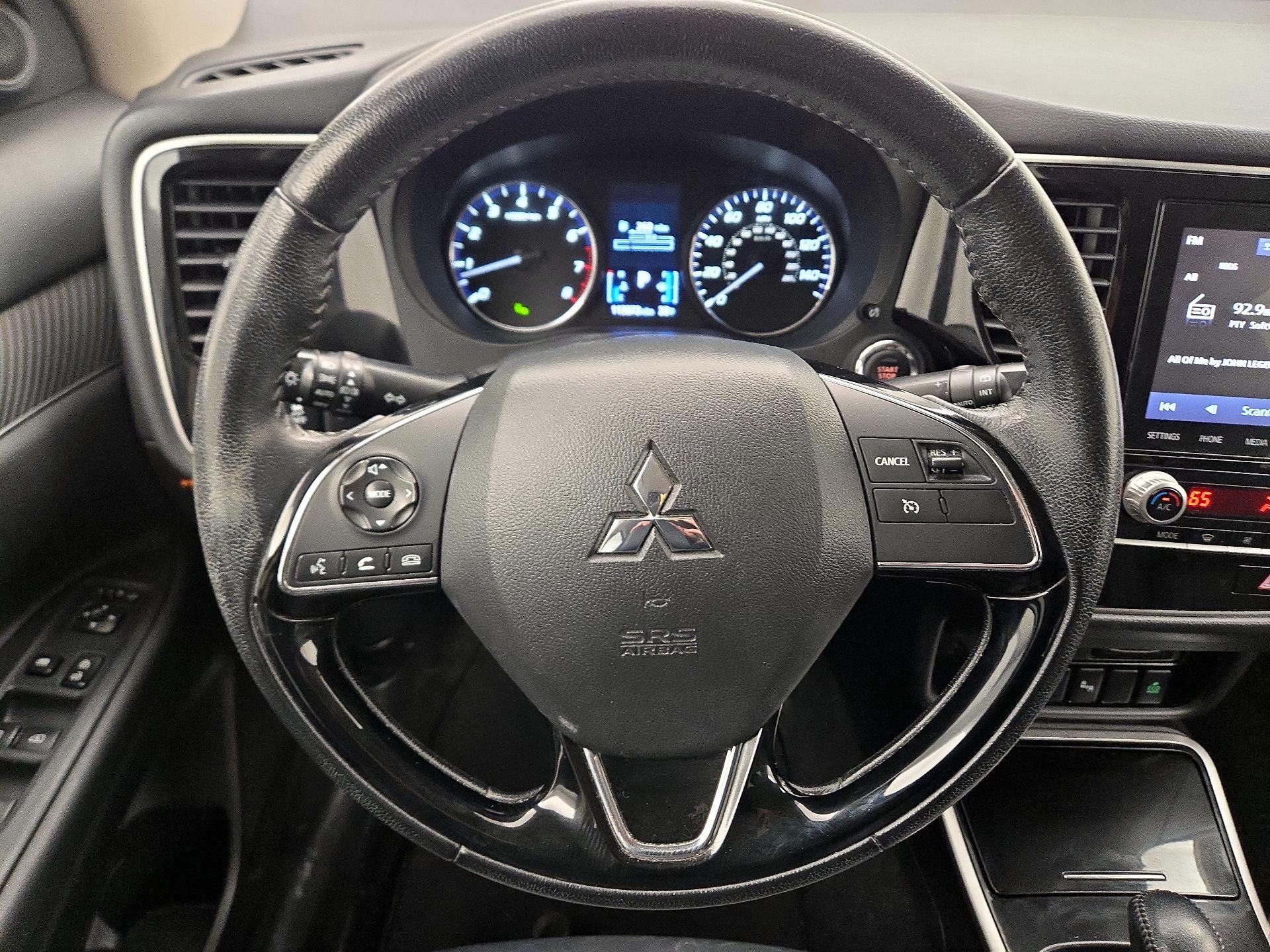 Thumbnail: 2020 Mitsubishi Outlander - 10