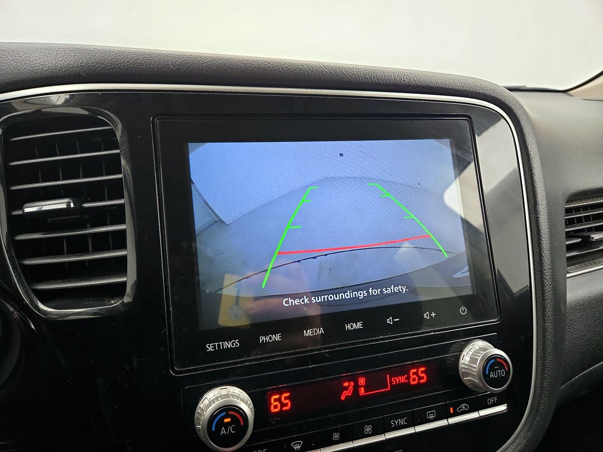 Thumbnail: 2020 Mitsubishi Outlander - 14