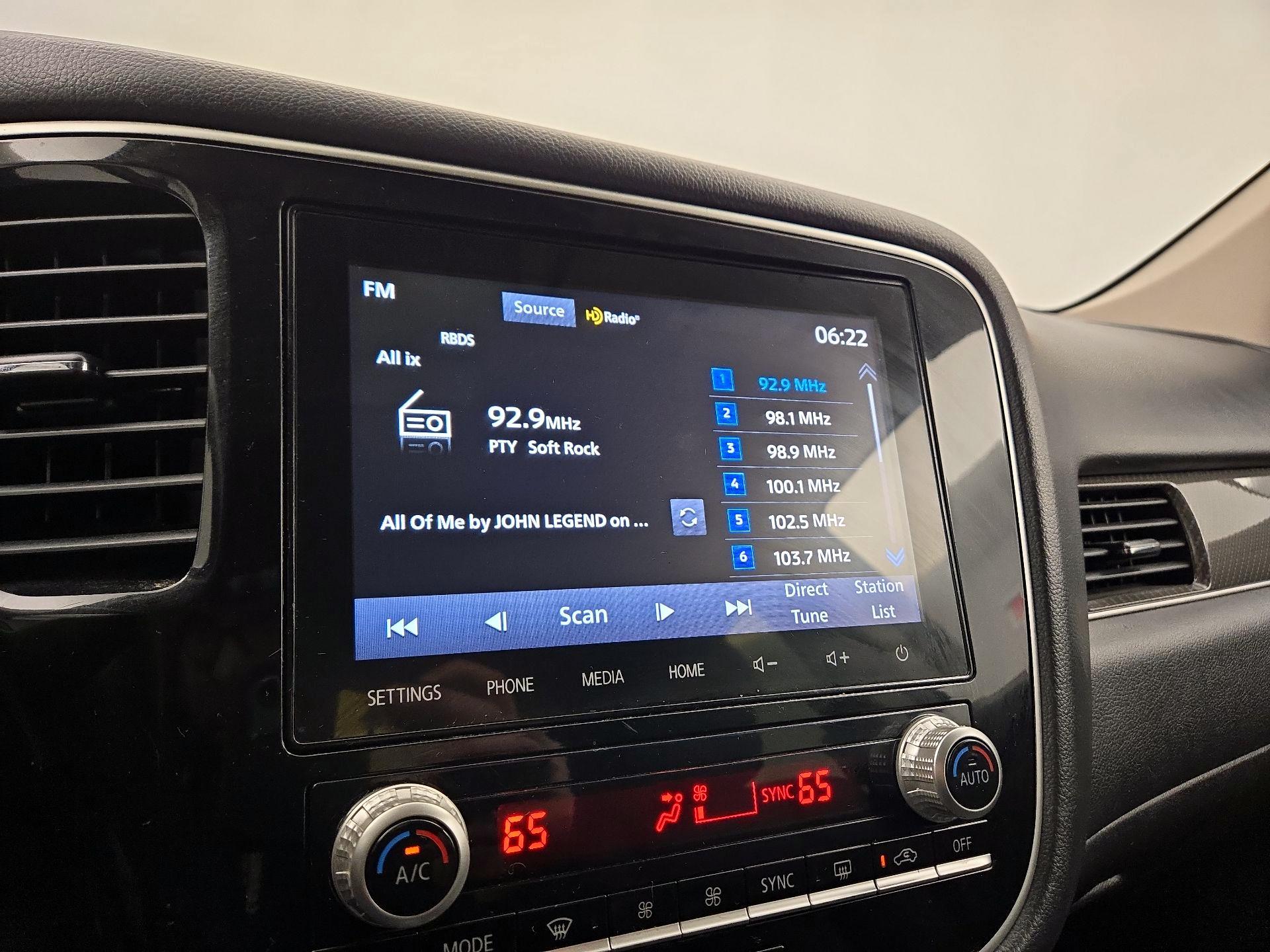 Thumbnail: 2020 Mitsubishi Outlander - 15