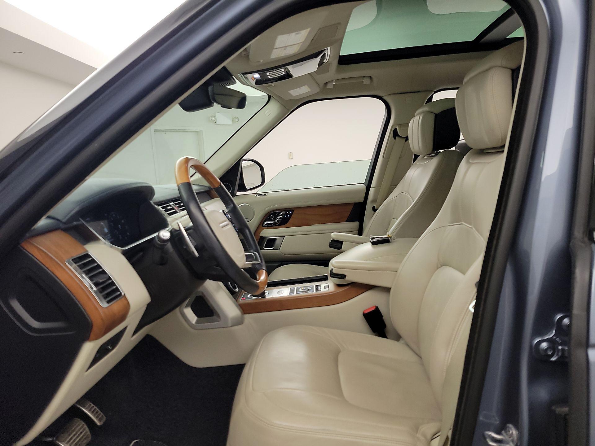 Thumbnail: 2018 Land Rover Range Rover - 11