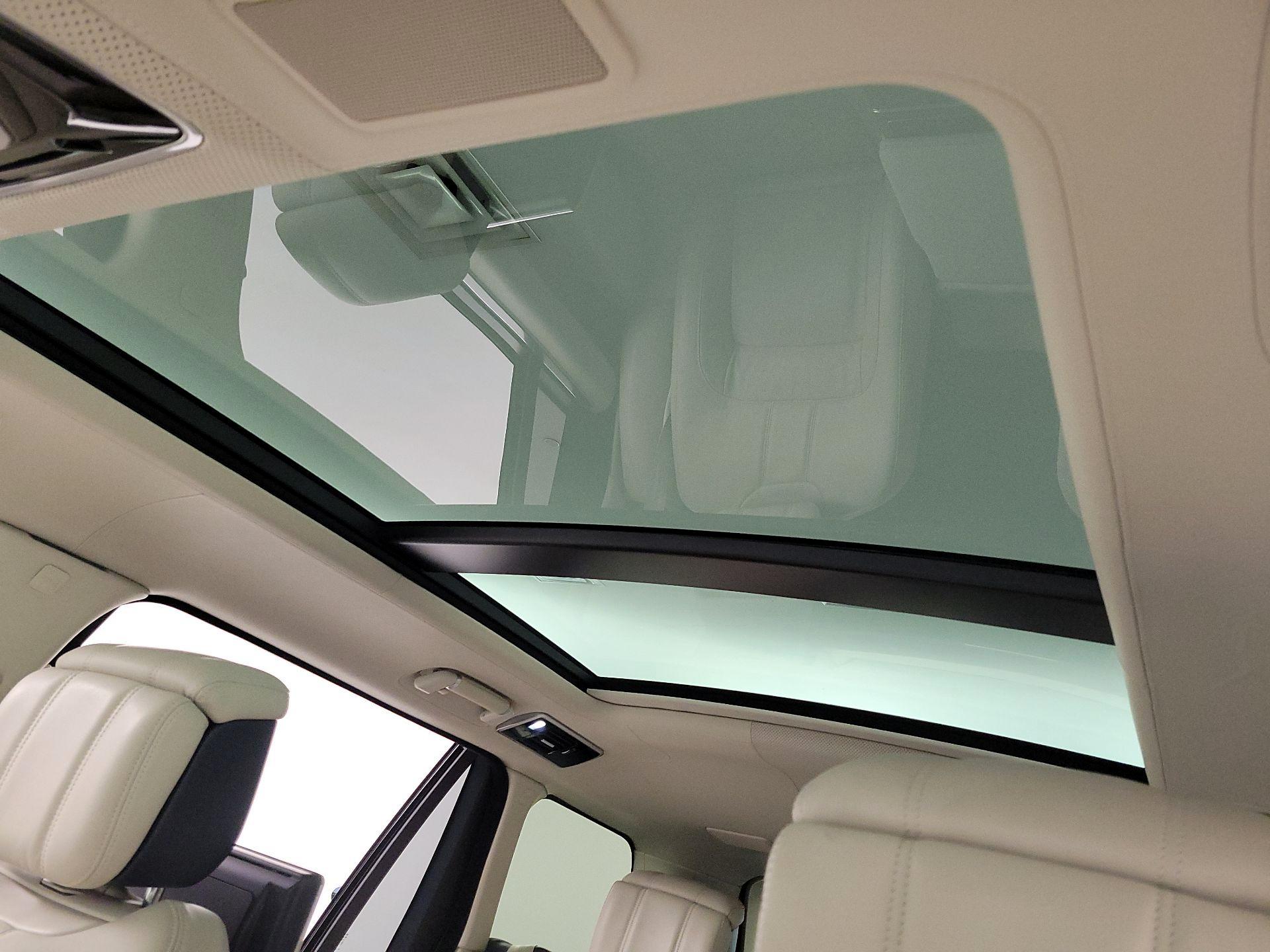 Thumbnail: 2018 Land Rover Range Rover - 19