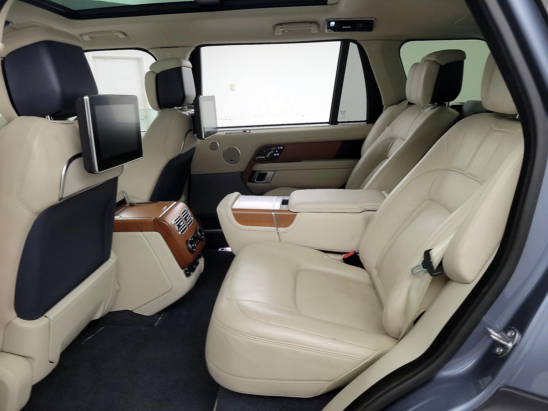 Thumbnail: 2018 Land Rover Range Rover - 20