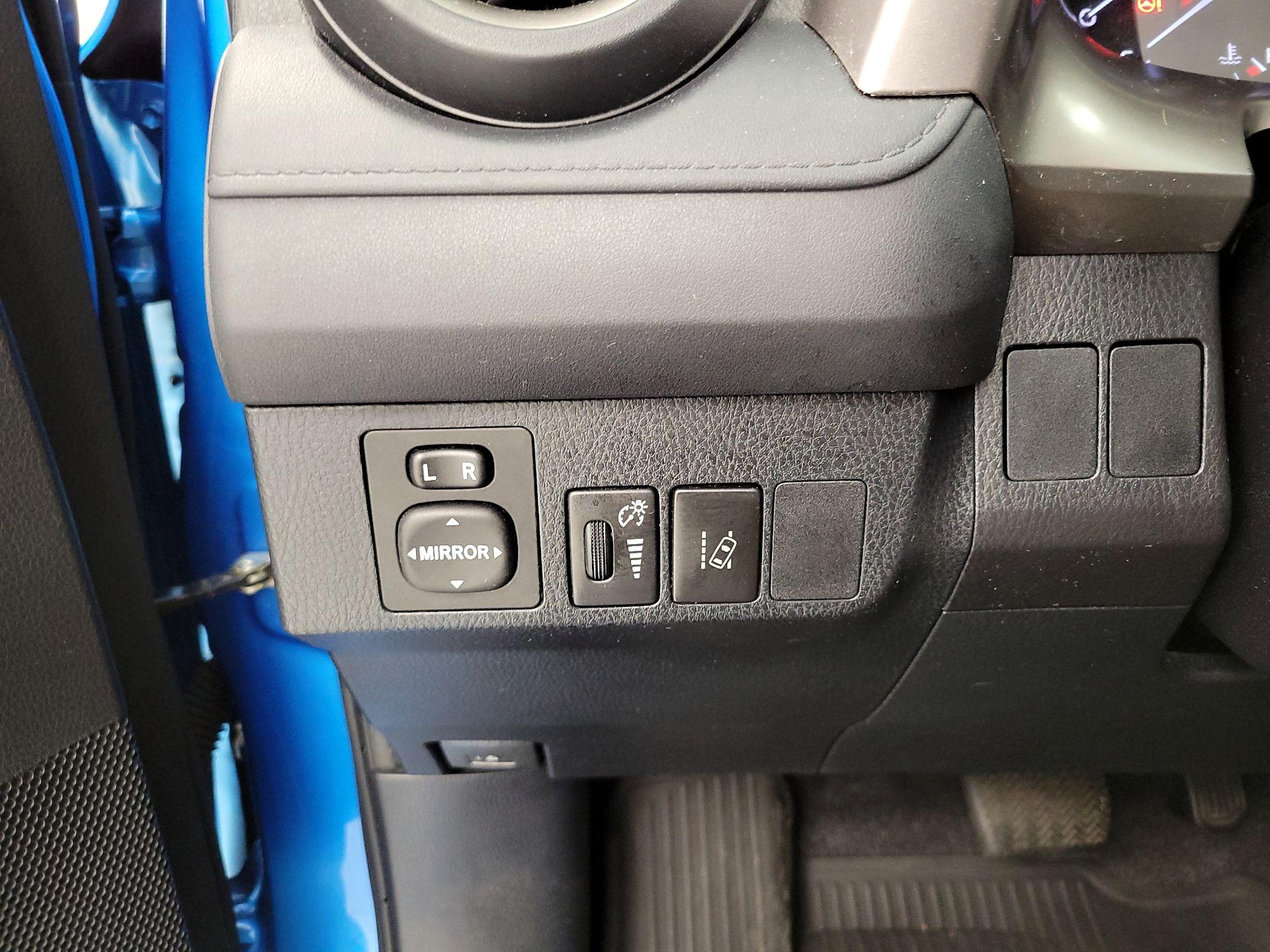 Thumbnail: 2018 Toyota RAV4 - 13