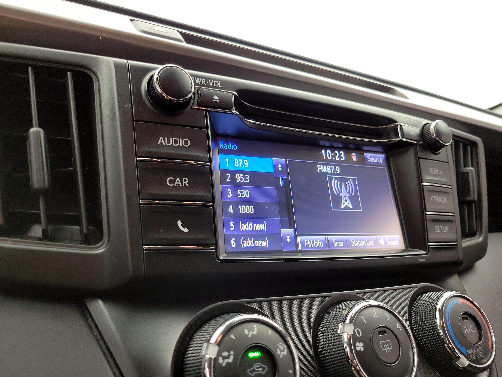 Thumbnail: 2018 Toyota RAV4 - 15