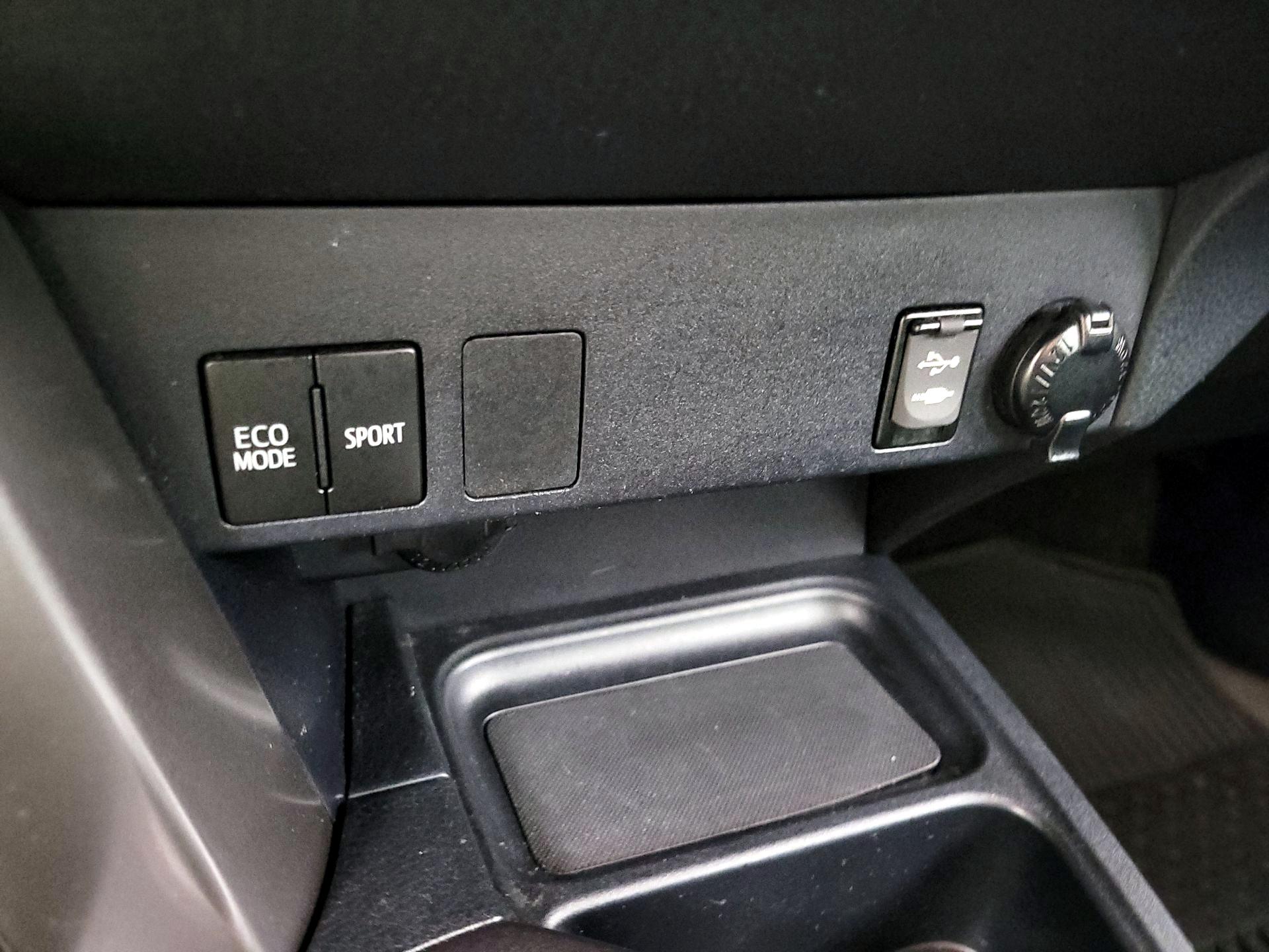 Thumbnail: 2018 Toyota RAV4 - 18