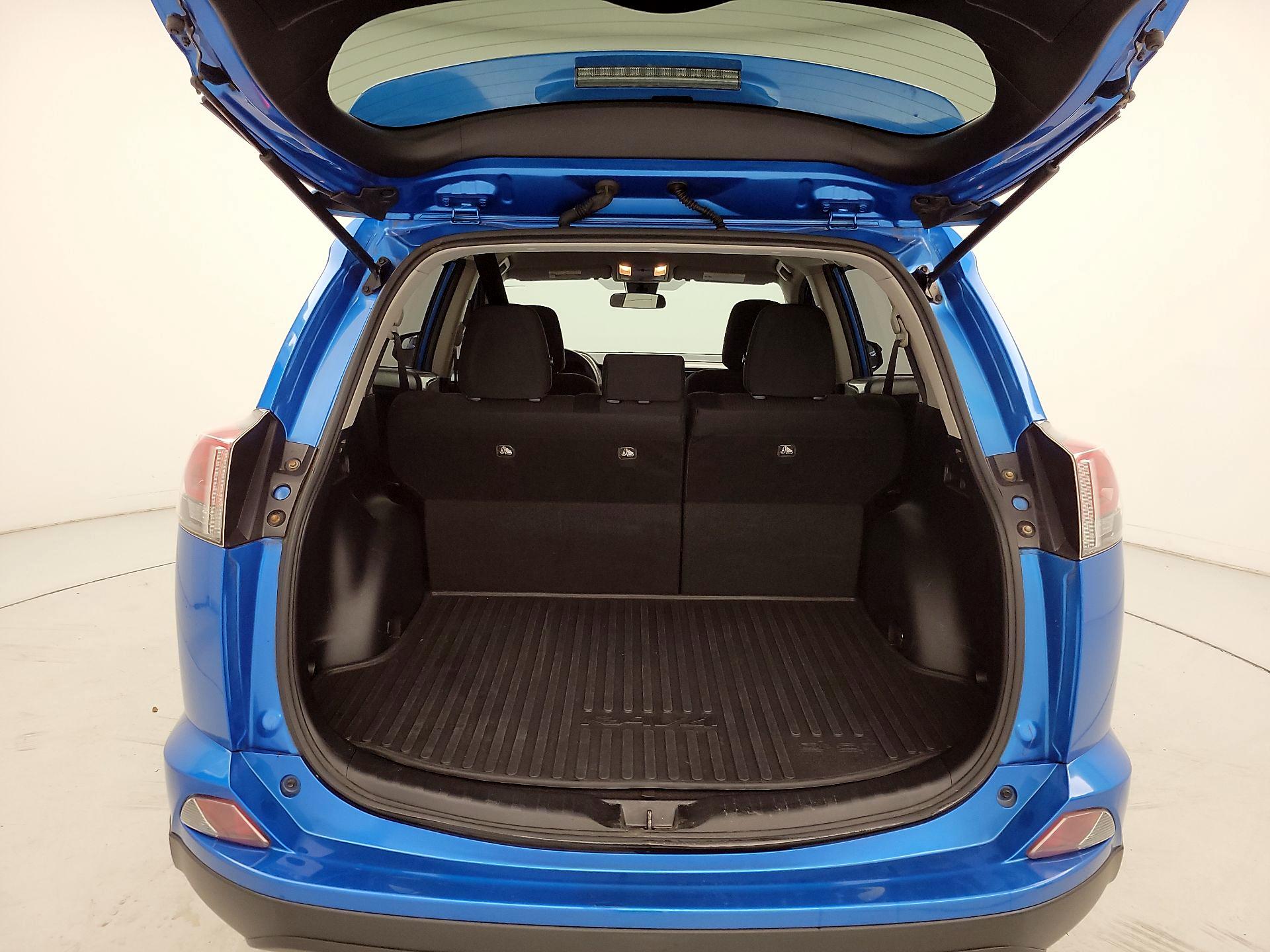 Thumbnail: 2018 Toyota RAV4 - 20