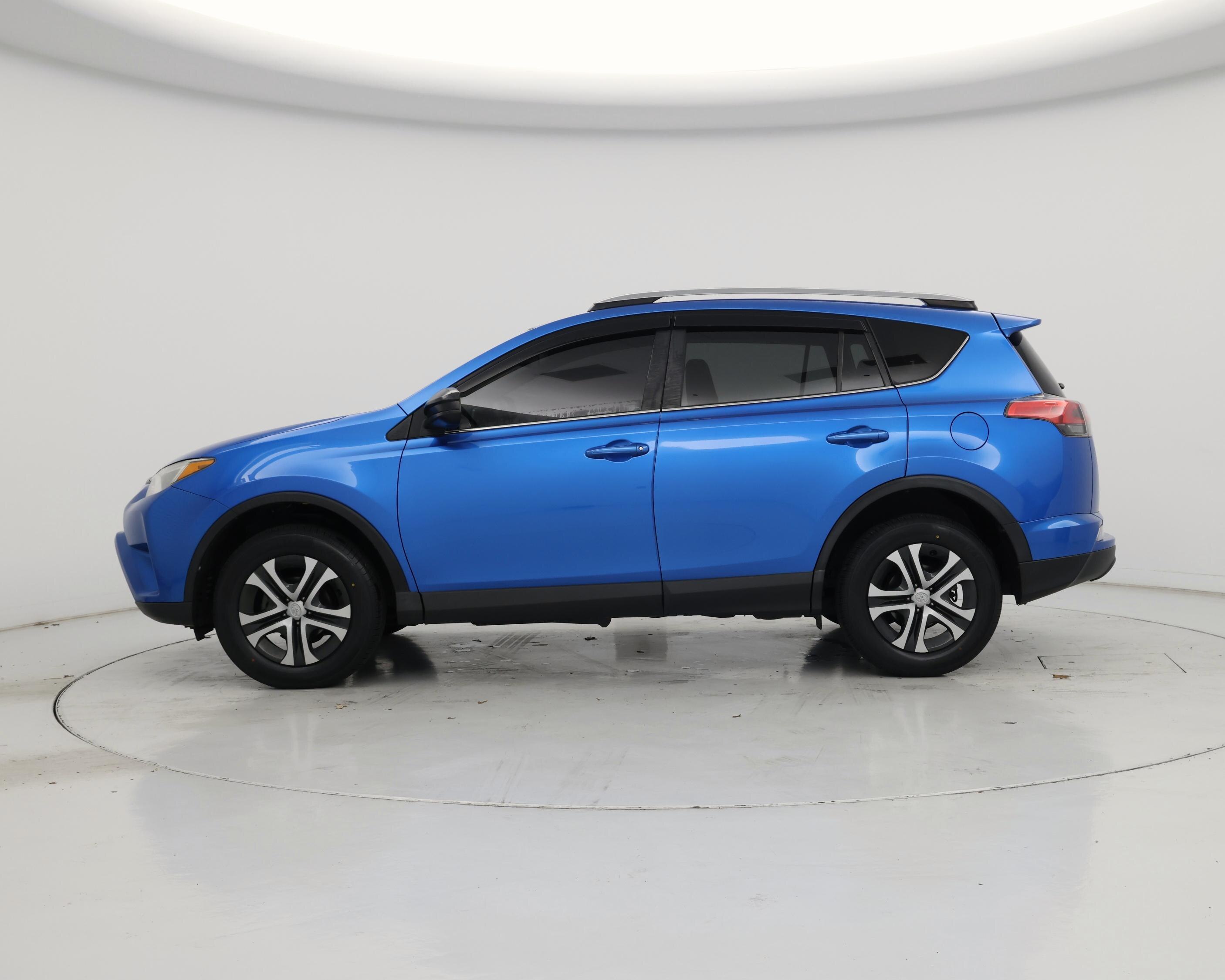 Thumbnail: 2018 Toyota RAV4 - 3