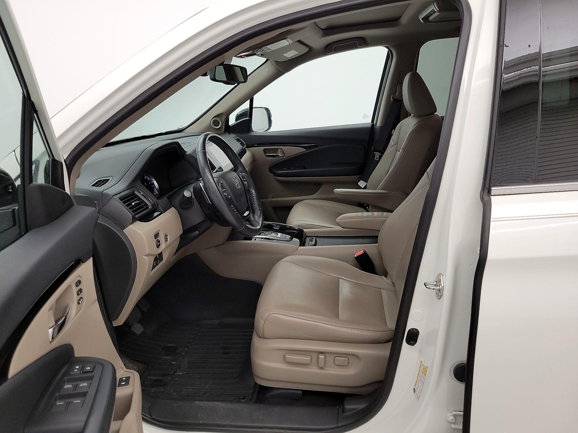 Thumbnail: 2018 Honda Pilot - 11