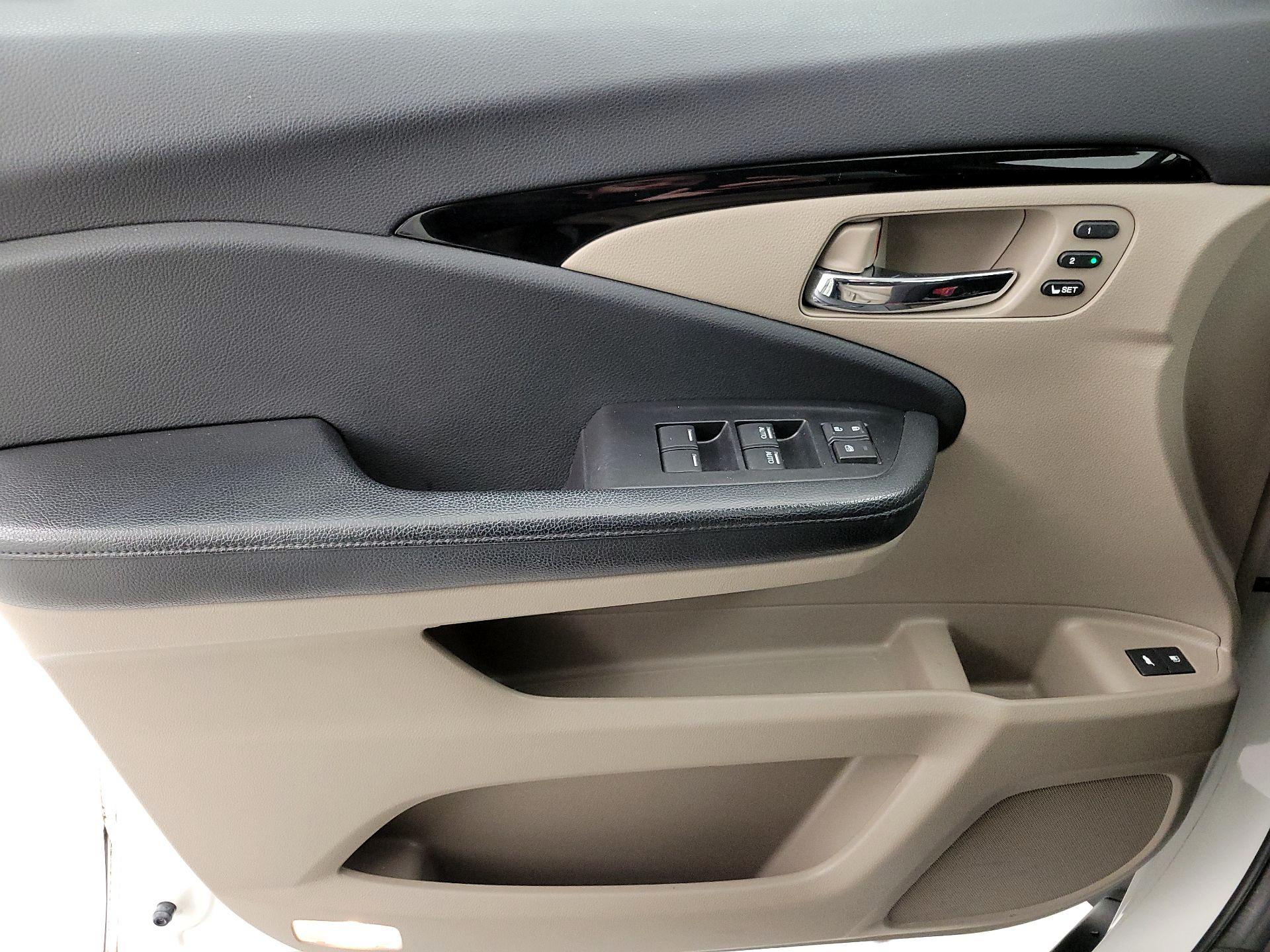 Thumbnail: 2018 Honda Pilot - 12