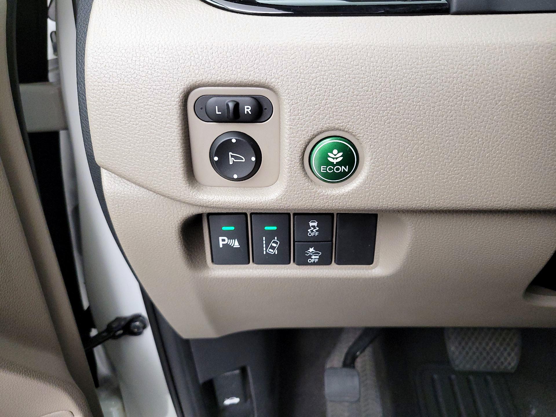 Thumbnail: 2018 Honda Pilot - 13