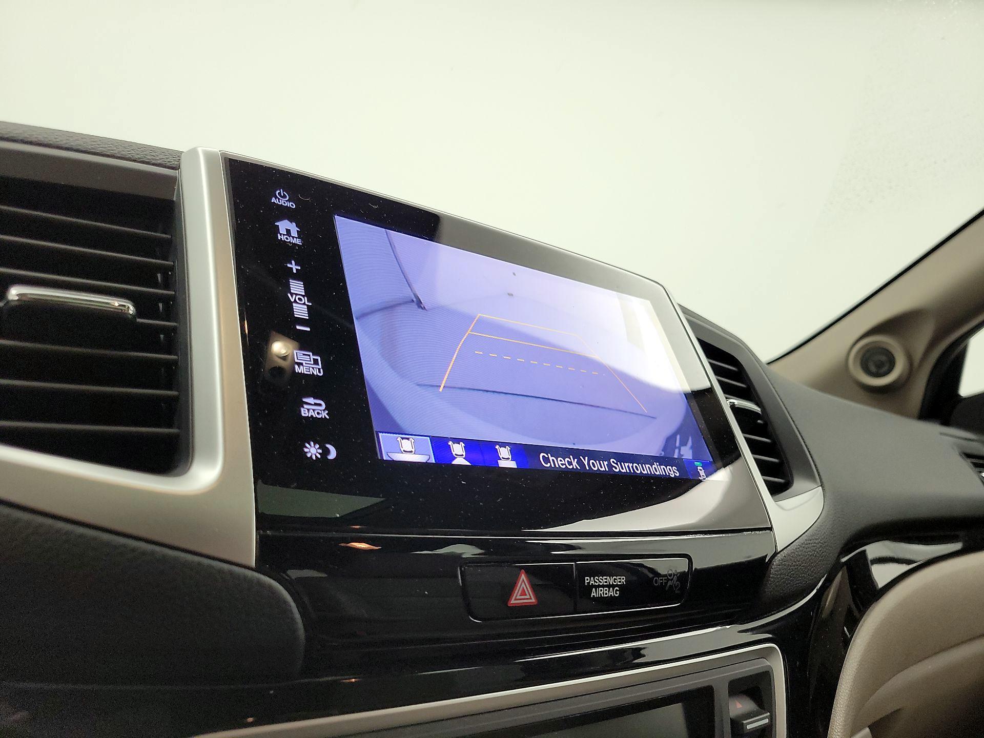 Thumbnail: 2018 Honda Pilot - 15