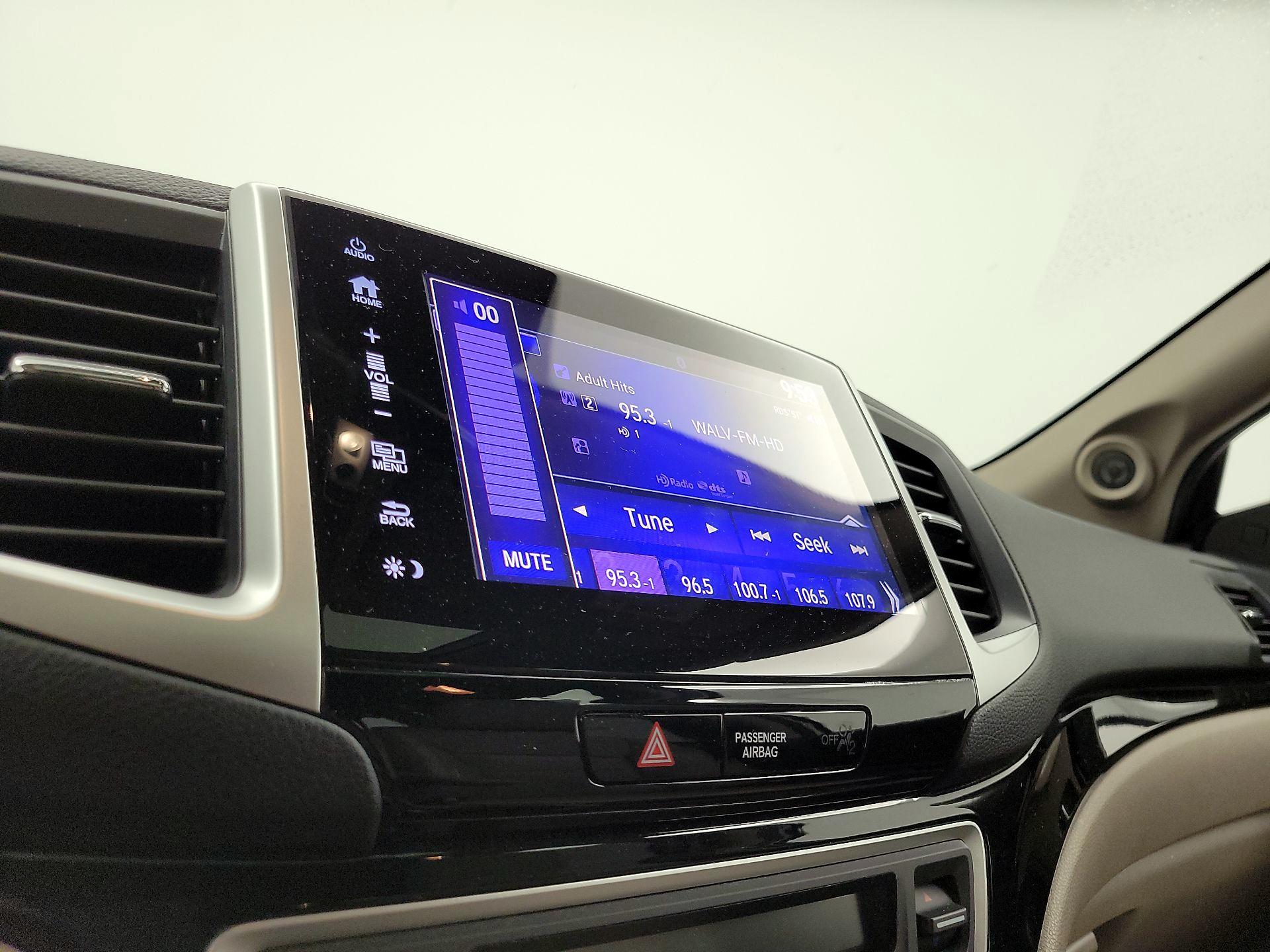 Thumbnail: 2018 Honda Pilot - 16