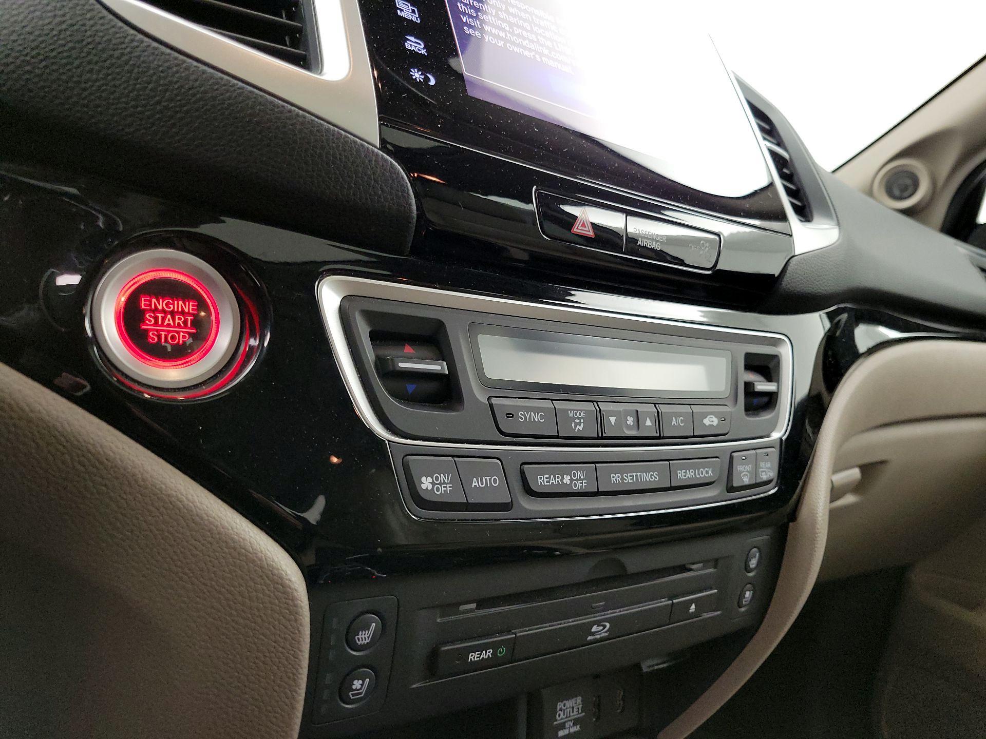 Thumbnail: 2018 Honda Pilot - 17