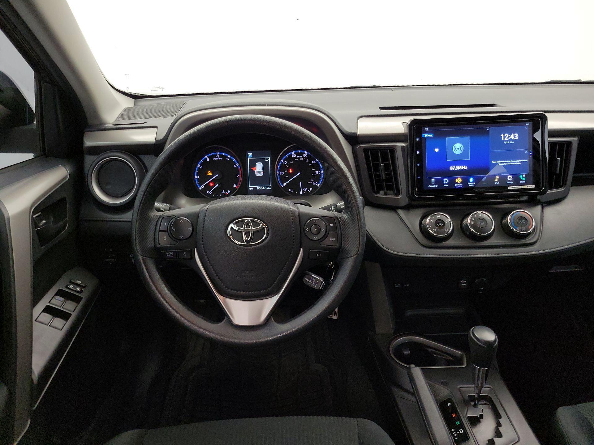 Thumbnail: 2017 Toyota RAV4 - 10