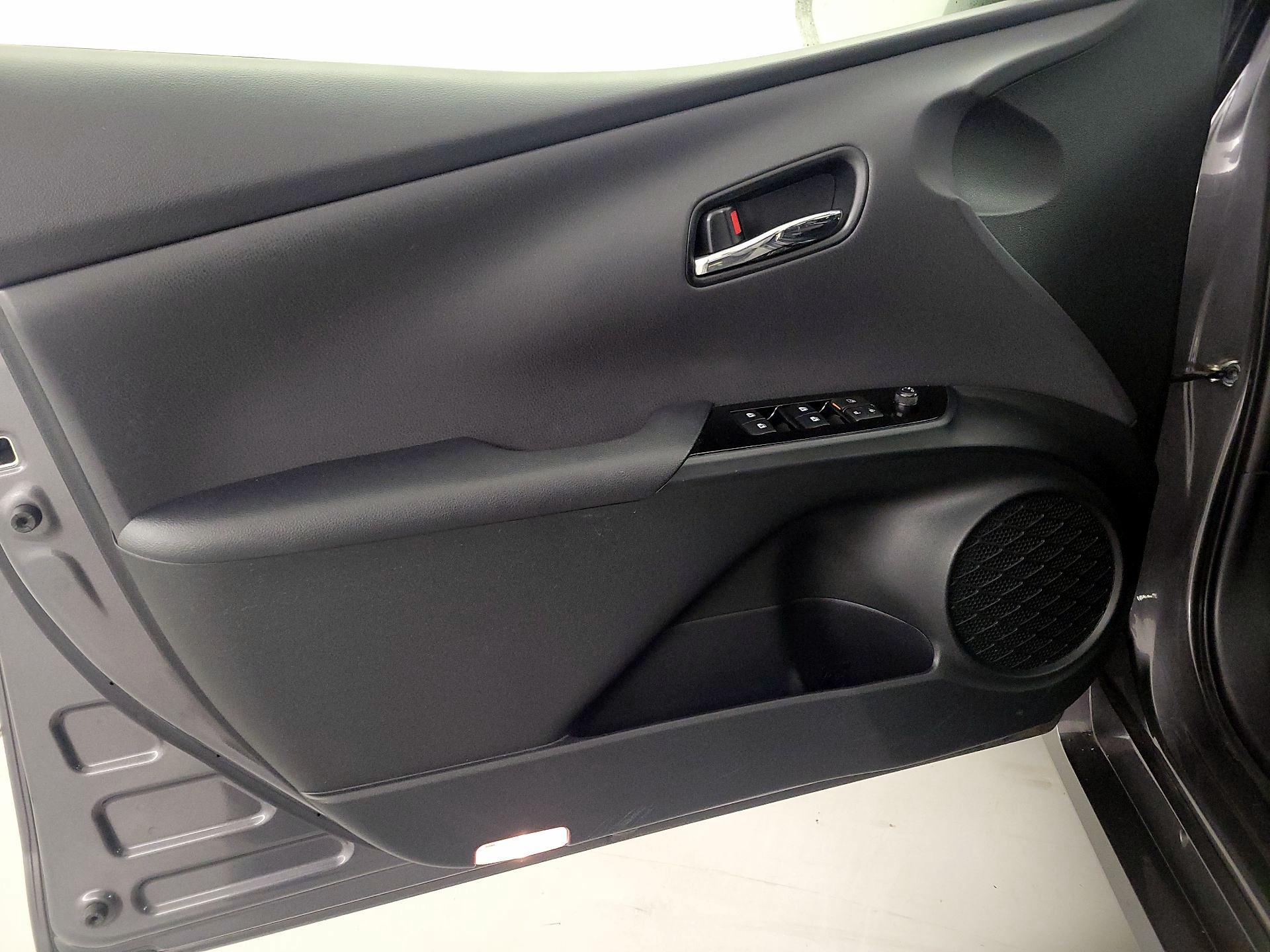 Thumbnail: 2018 Toyota Prius - 12