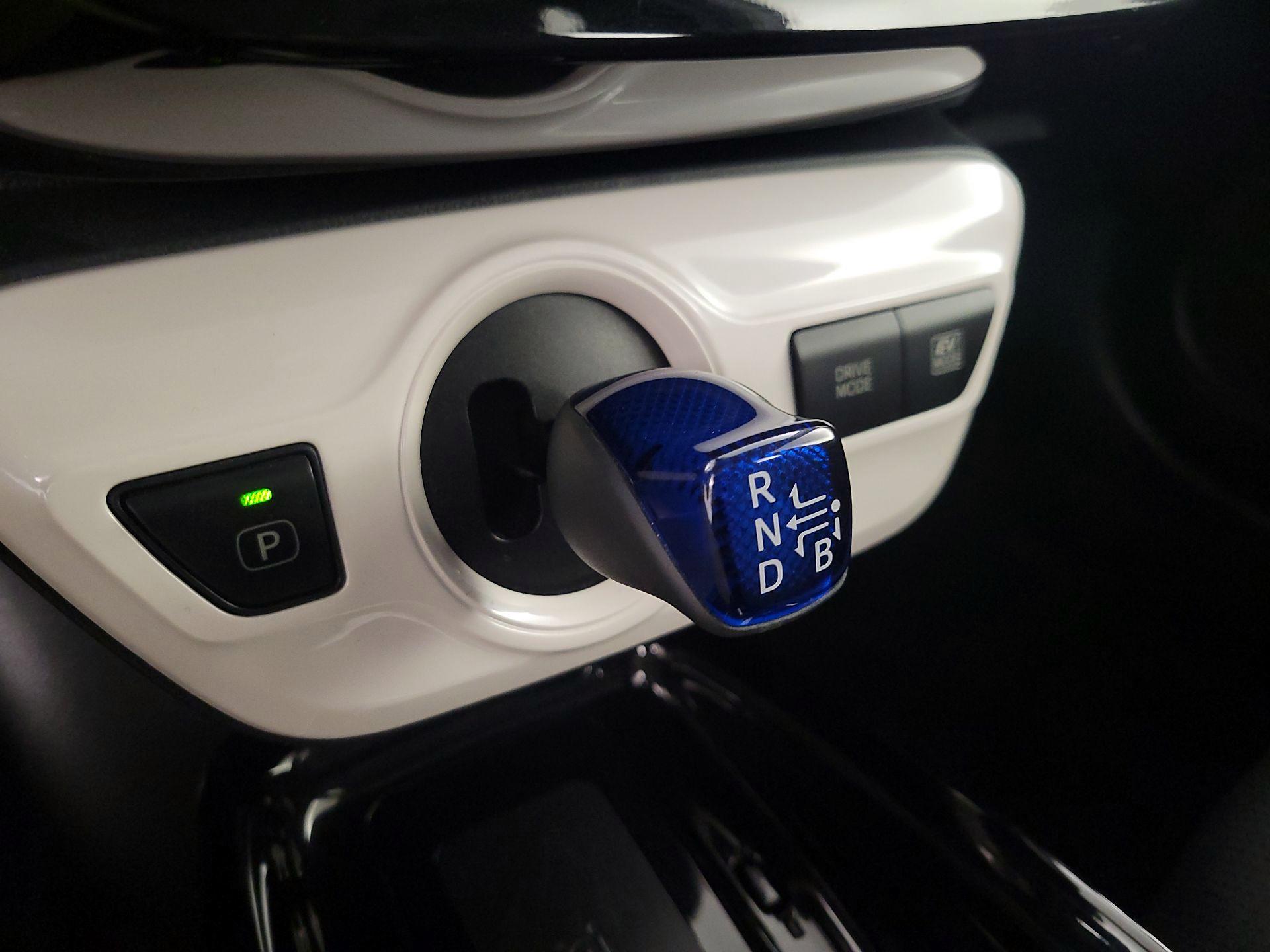 Thumbnail: 2018 Toyota Prius - 18