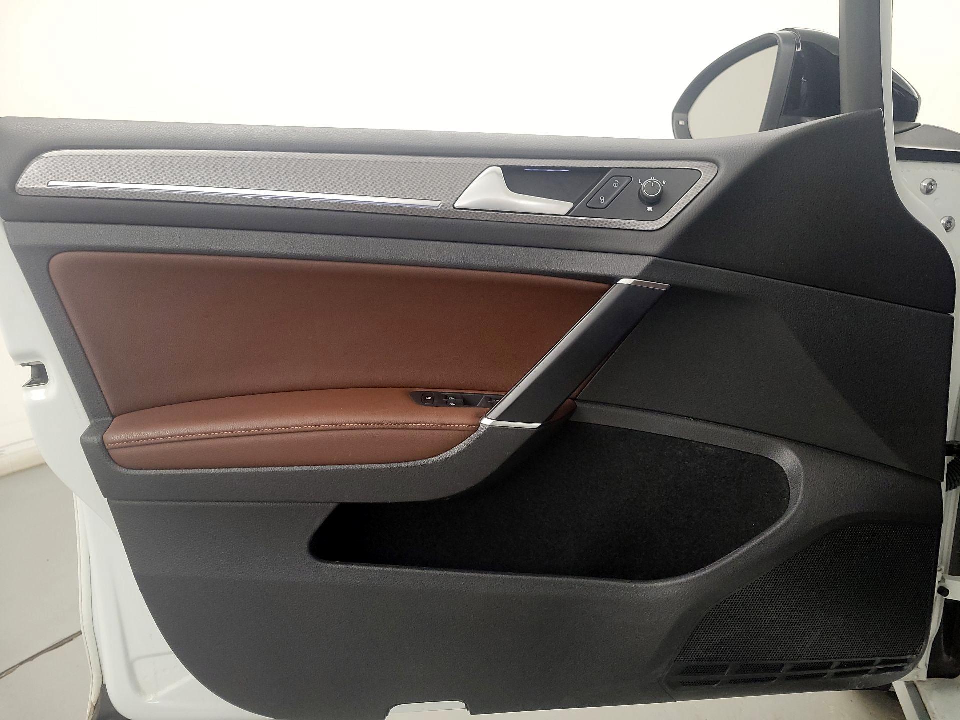 Thumbnail: 2017 Volkswagen Golf - 12