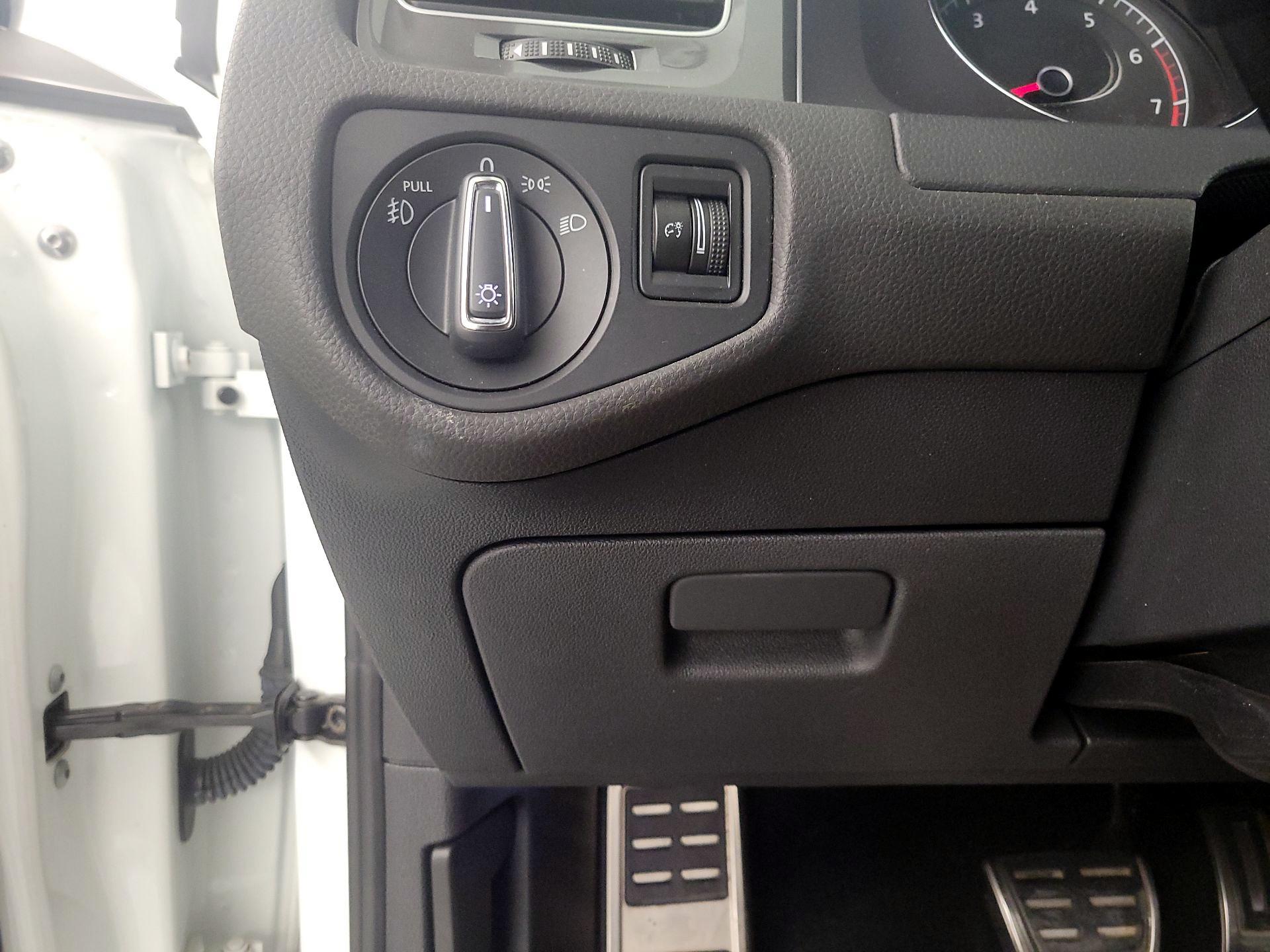 Thumbnail: 2017 Volkswagen Golf - 13