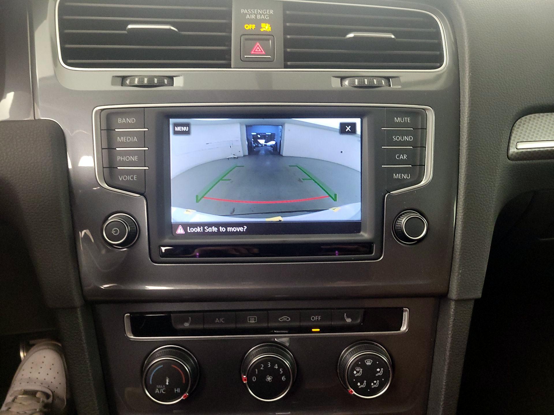 Thumbnail: 2017 Volkswagen Golf - 14