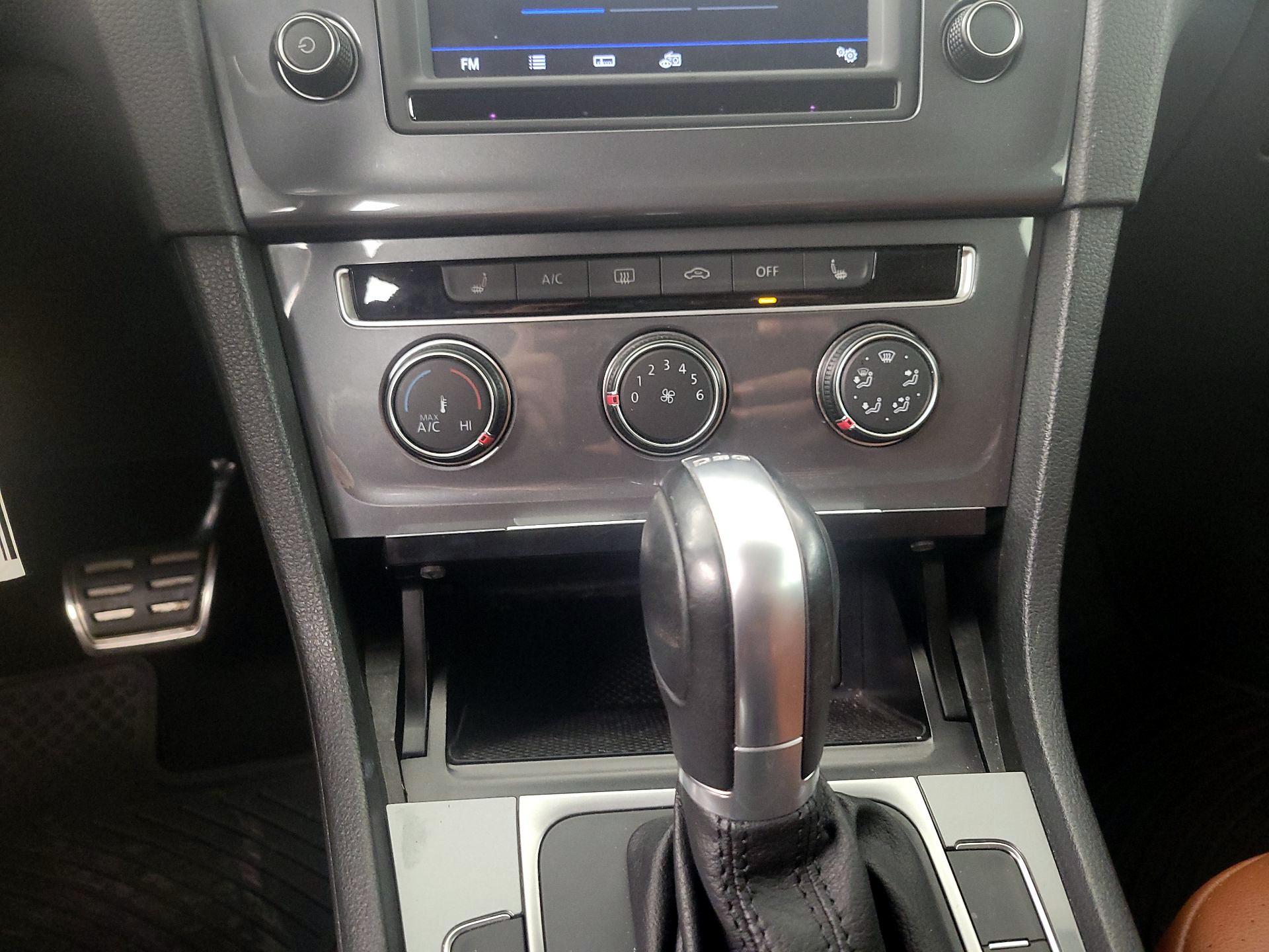 Thumbnail: 2017 Volkswagen Golf - 16