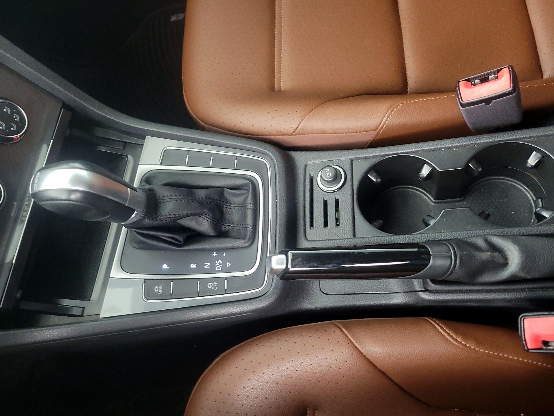 Thumbnail: 2017 Volkswagen Golf - 17