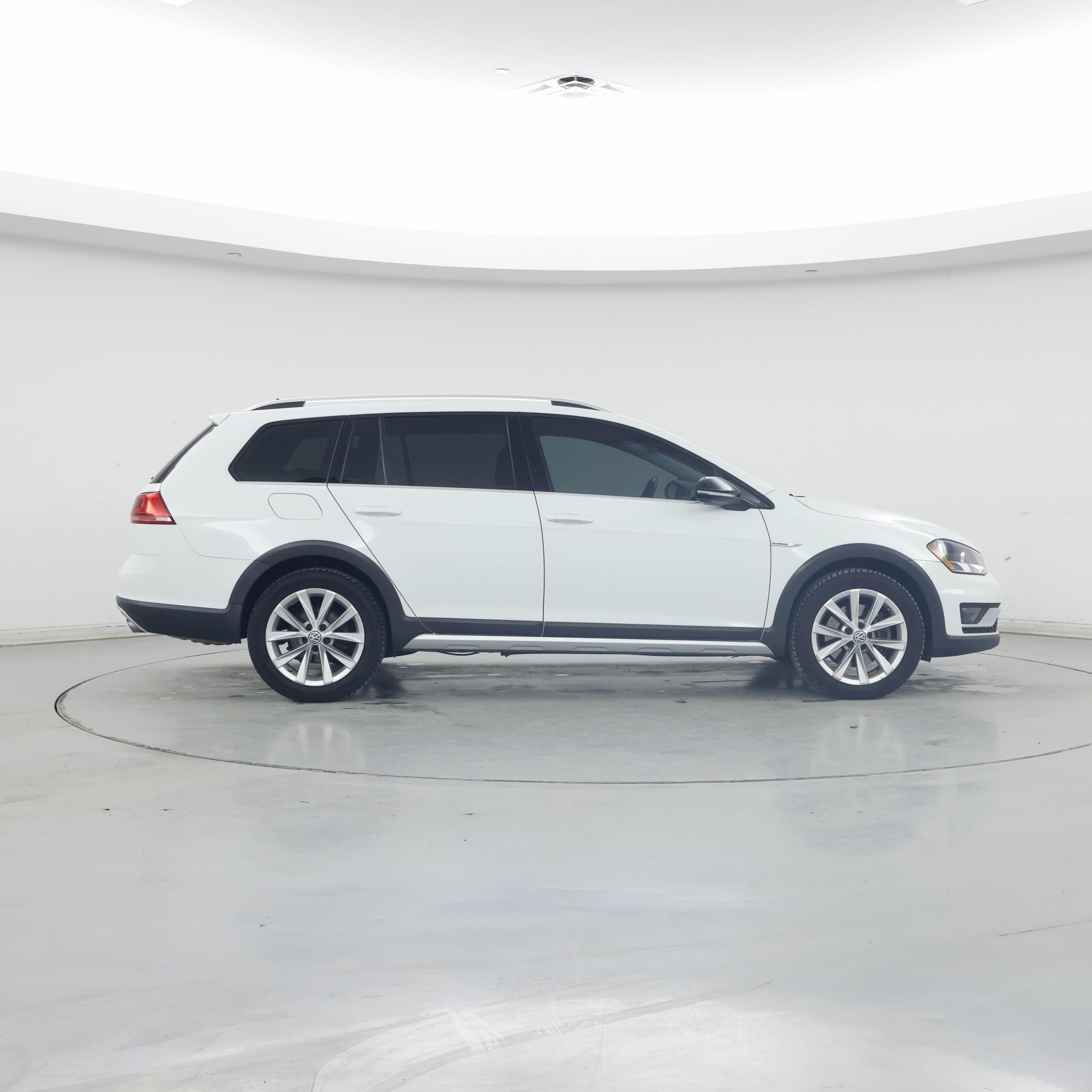 Thumbnail: 2017 Volkswagen Golf - 7