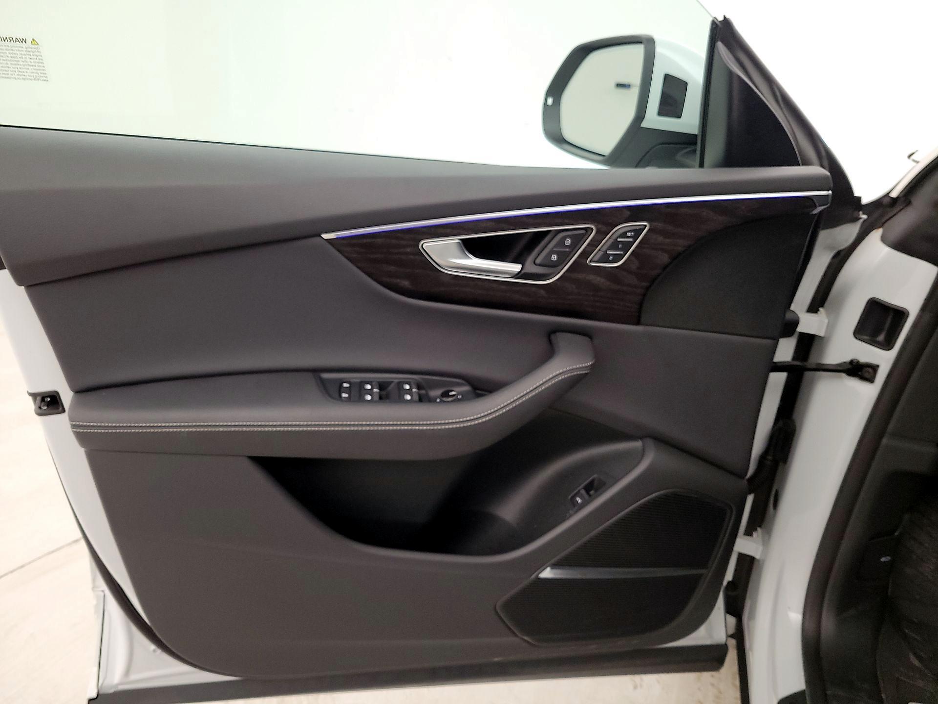 Thumbnail: 2023 Audi Q8 - 12