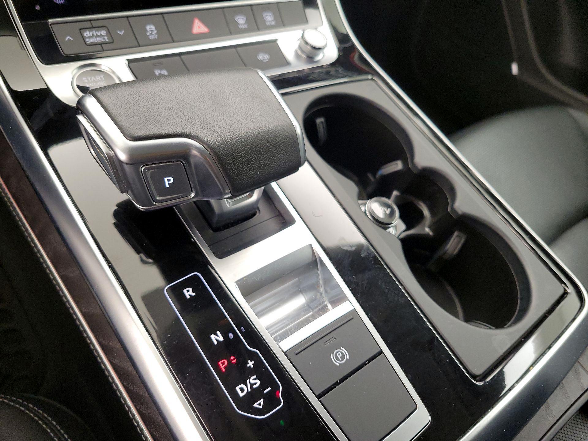 Thumbnail: 2023 Audi Q8 - 18