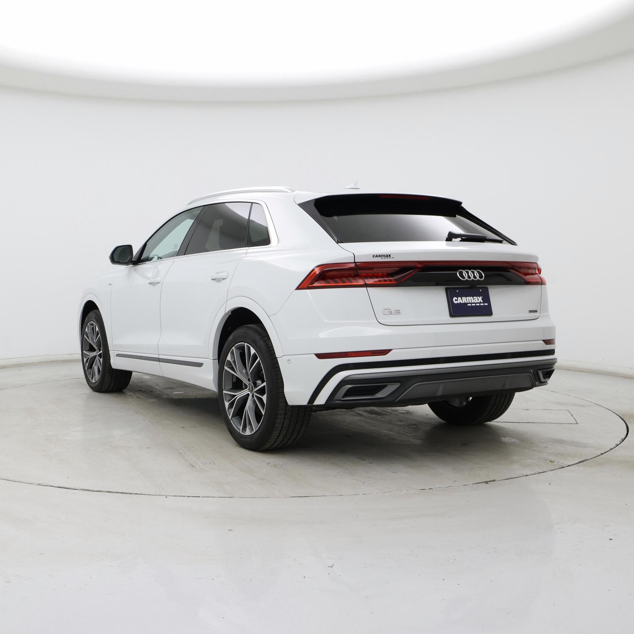 Thumbnail: 2023 Audi Q8 - 2