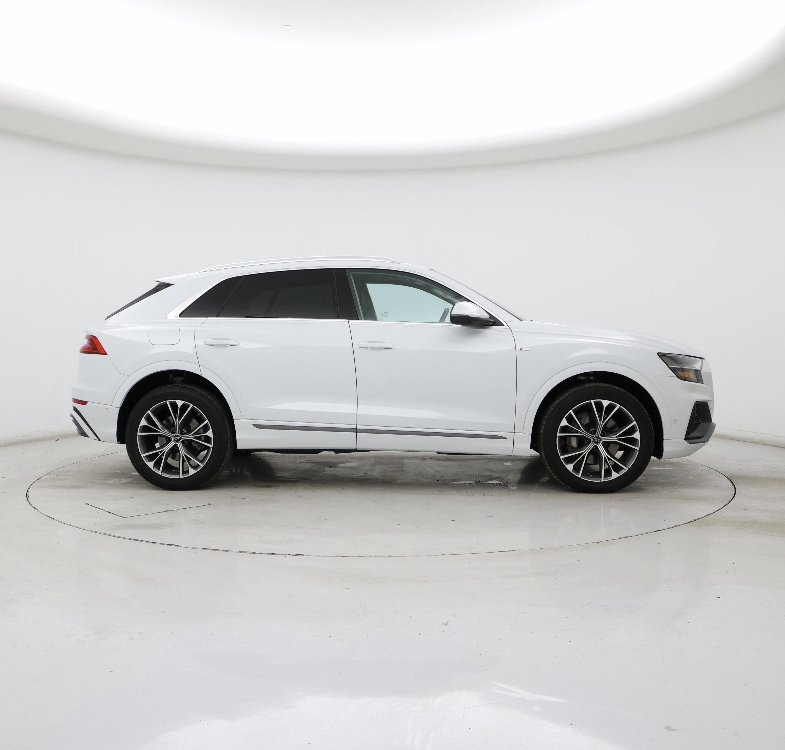 Thumbnail: 2023 Audi Q8 - 7