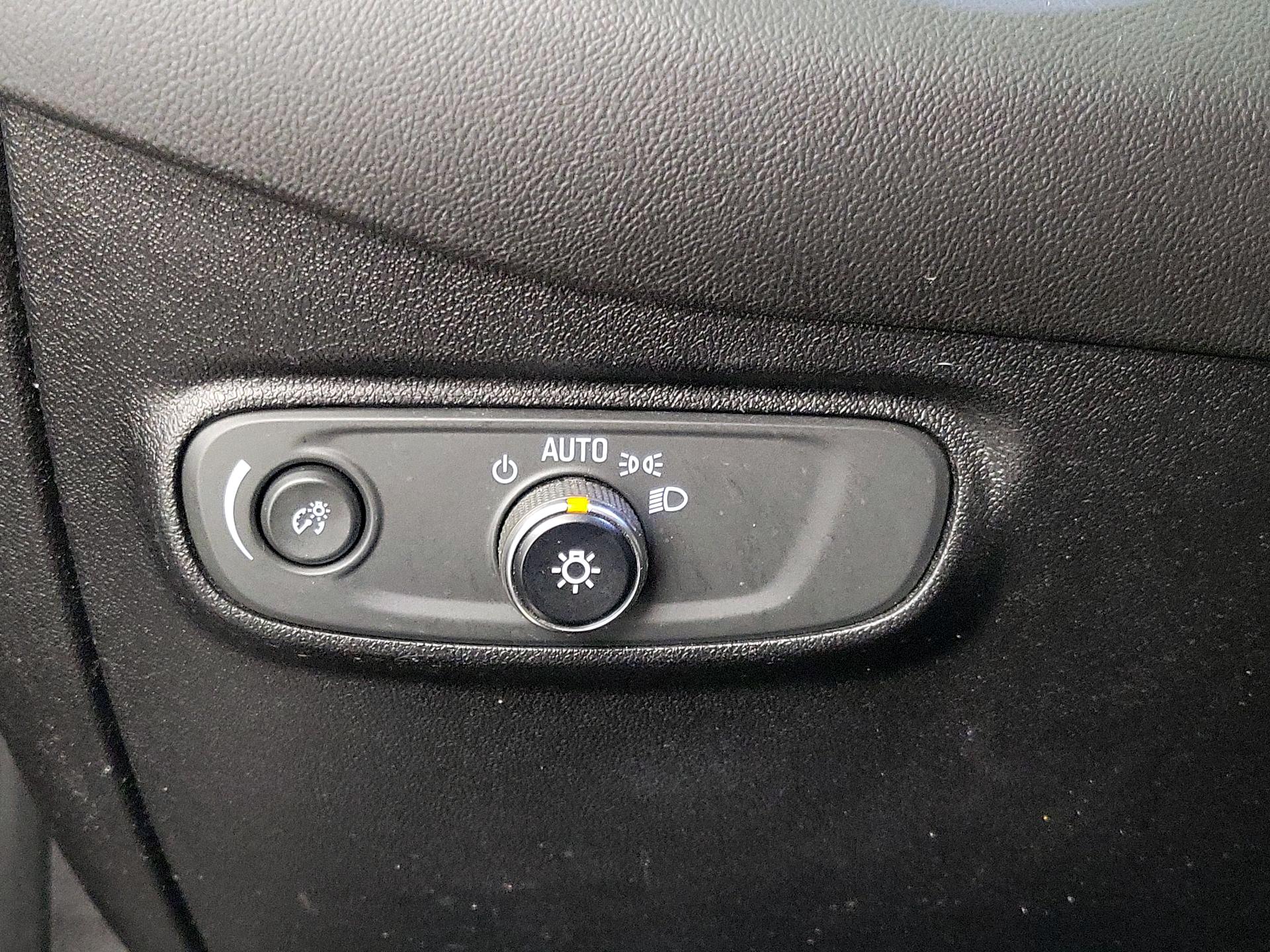 Thumbnail: 2018 Chevrolet Equinox - 13