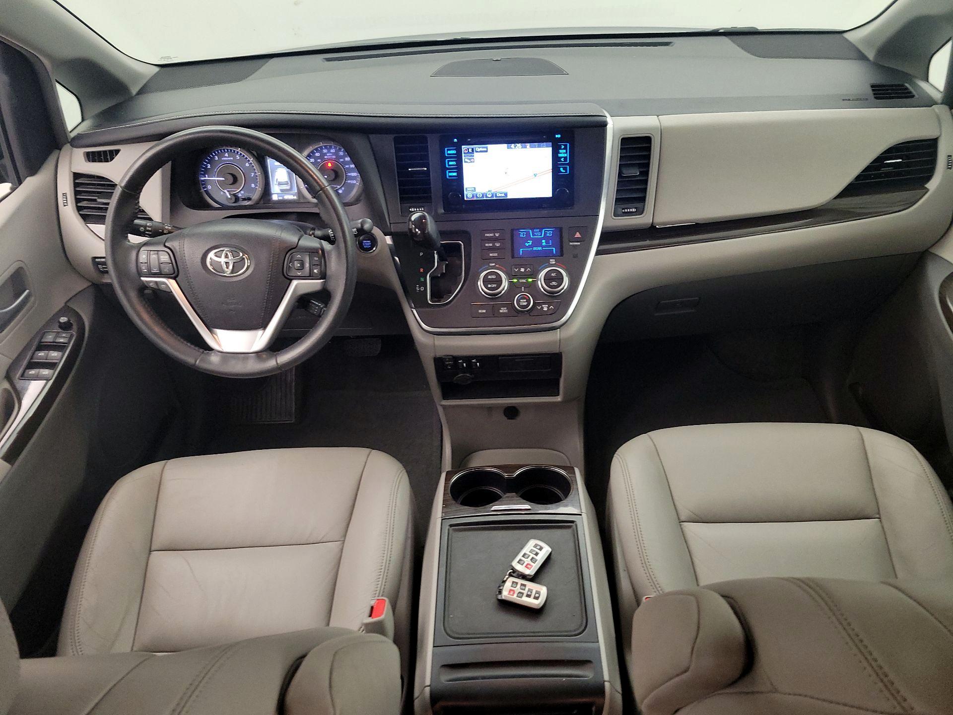 Thumbnail: 2016 Toyota Sienna - 9