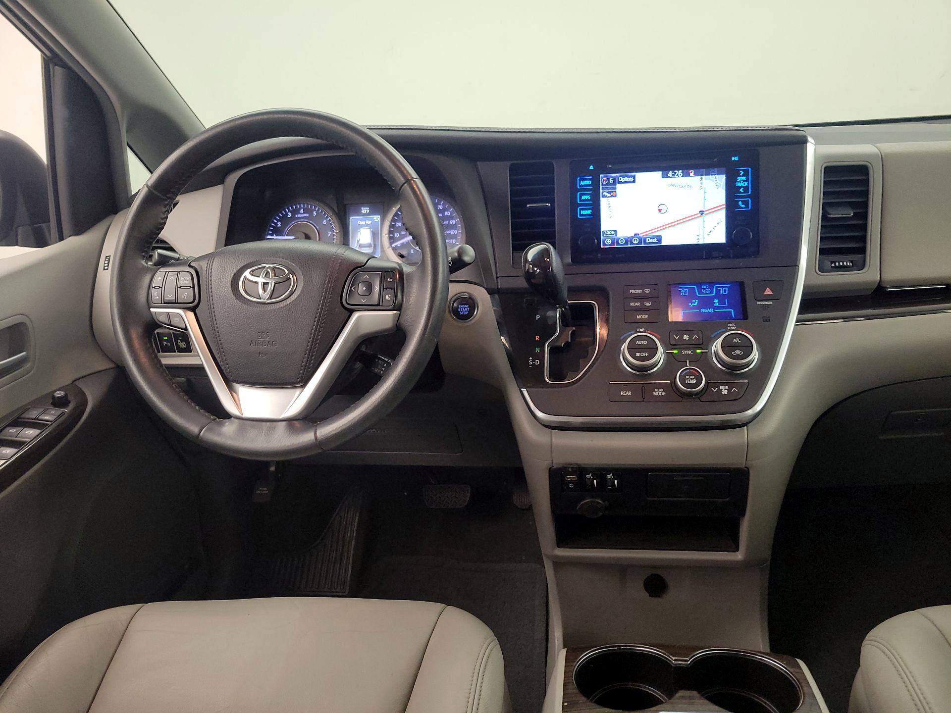 Thumbnail: 2016 Toyota Sienna - 10