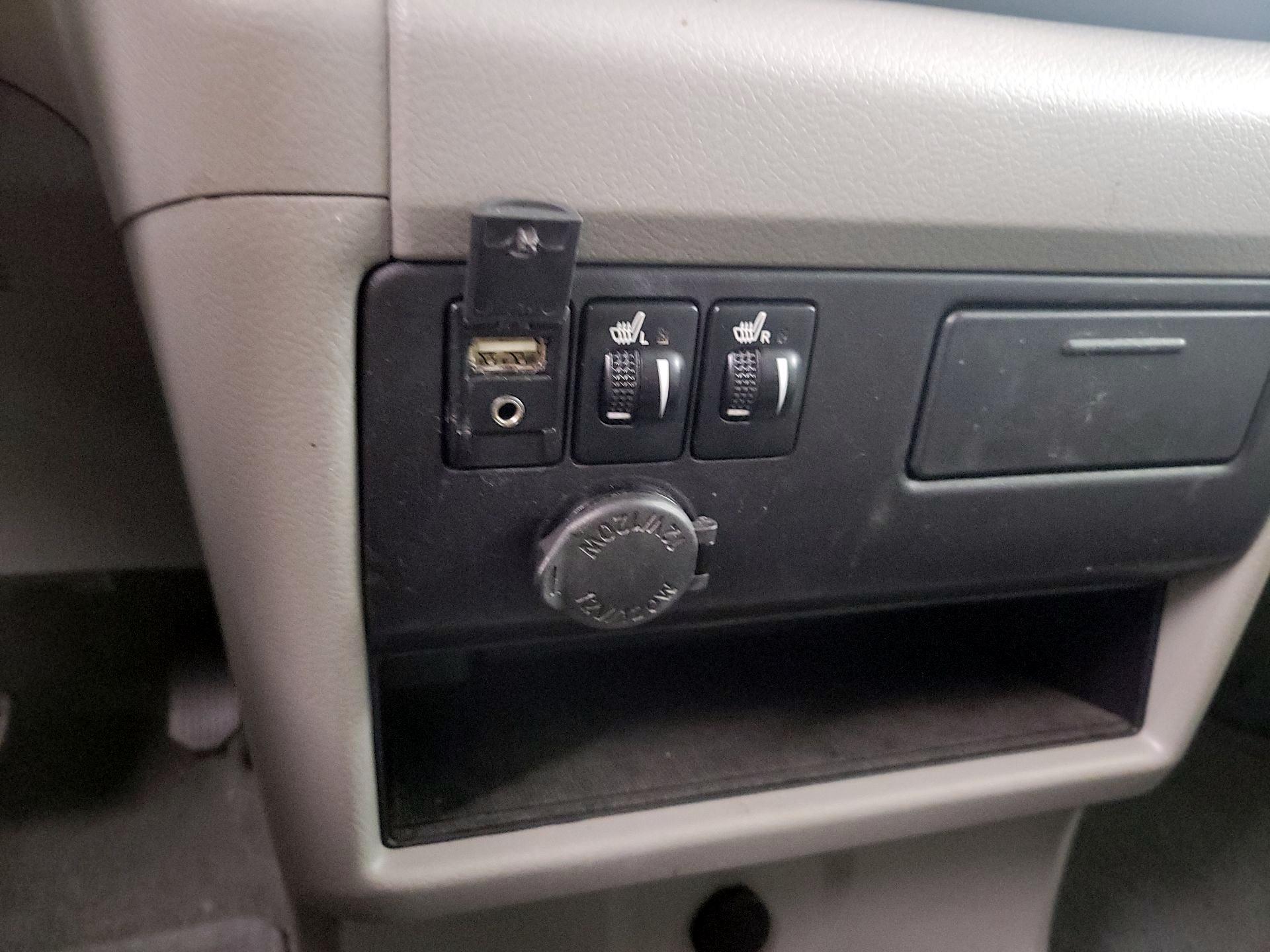 Thumbnail: 2016 Toyota Sienna - 19