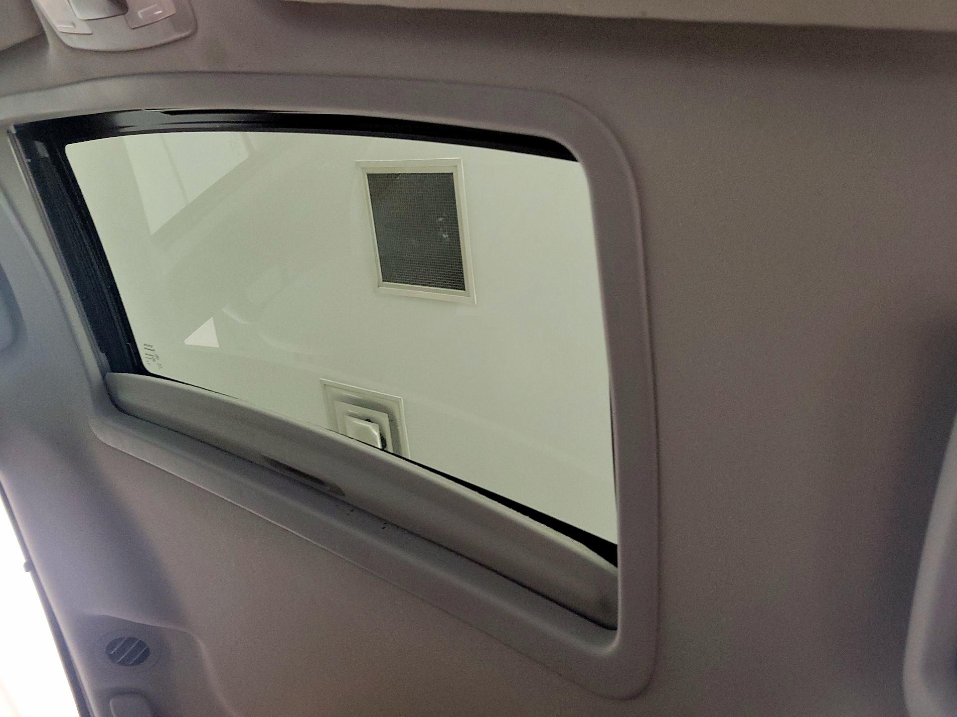 Thumbnail: 2016 Toyota Sienna - 20