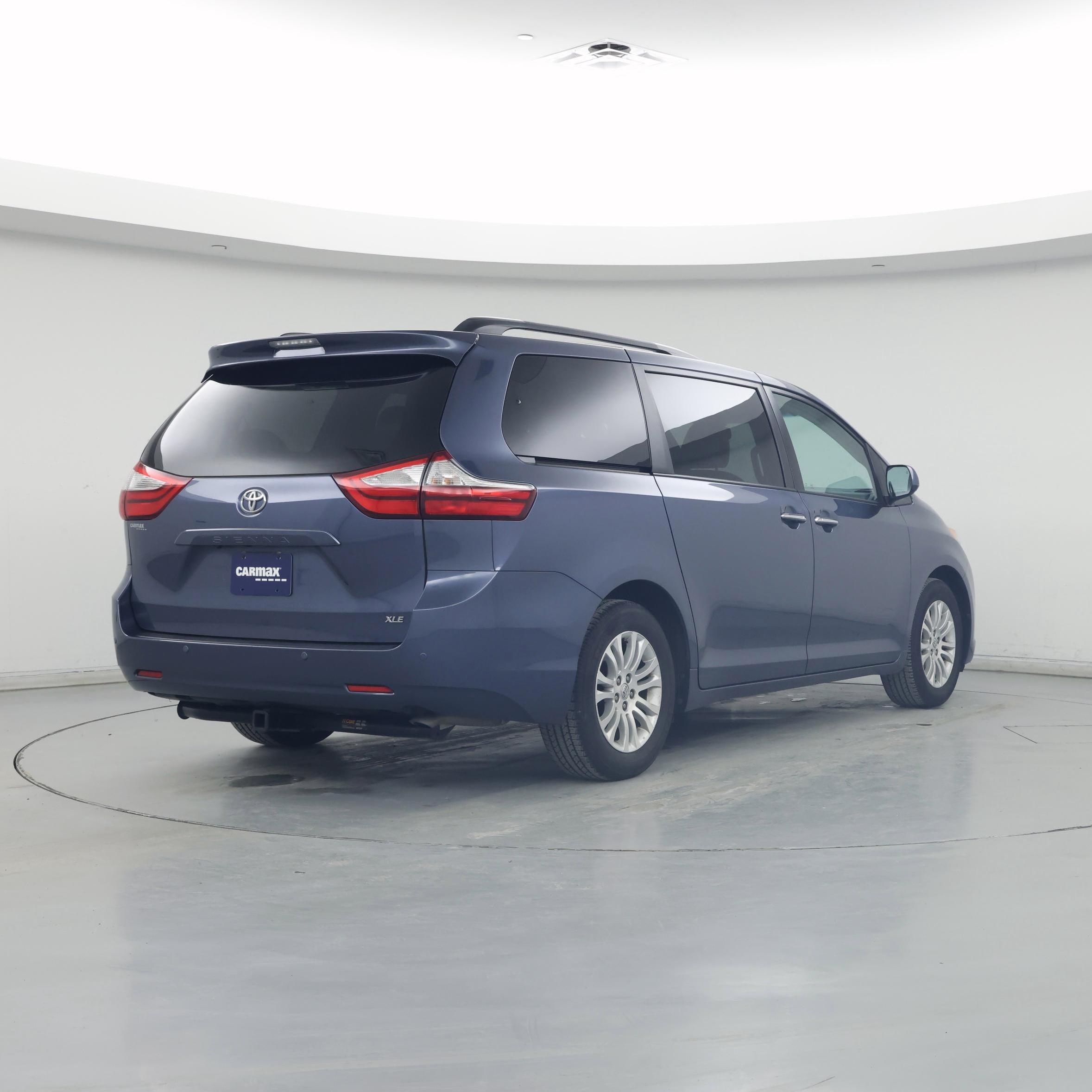 Thumbnail: 2016 Toyota Sienna - 8