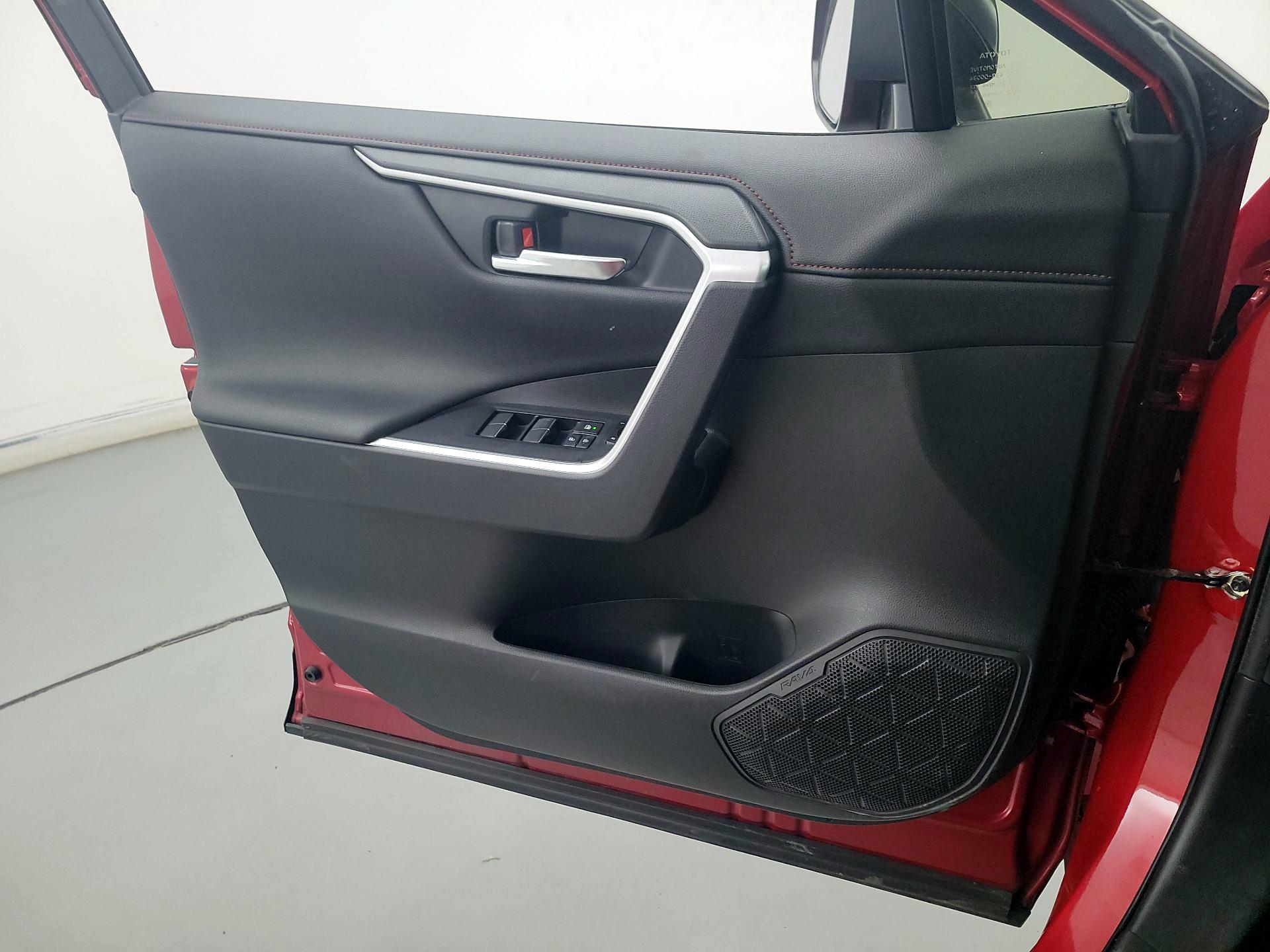 Thumbnail: 2021 Toyota RAV4 - 12