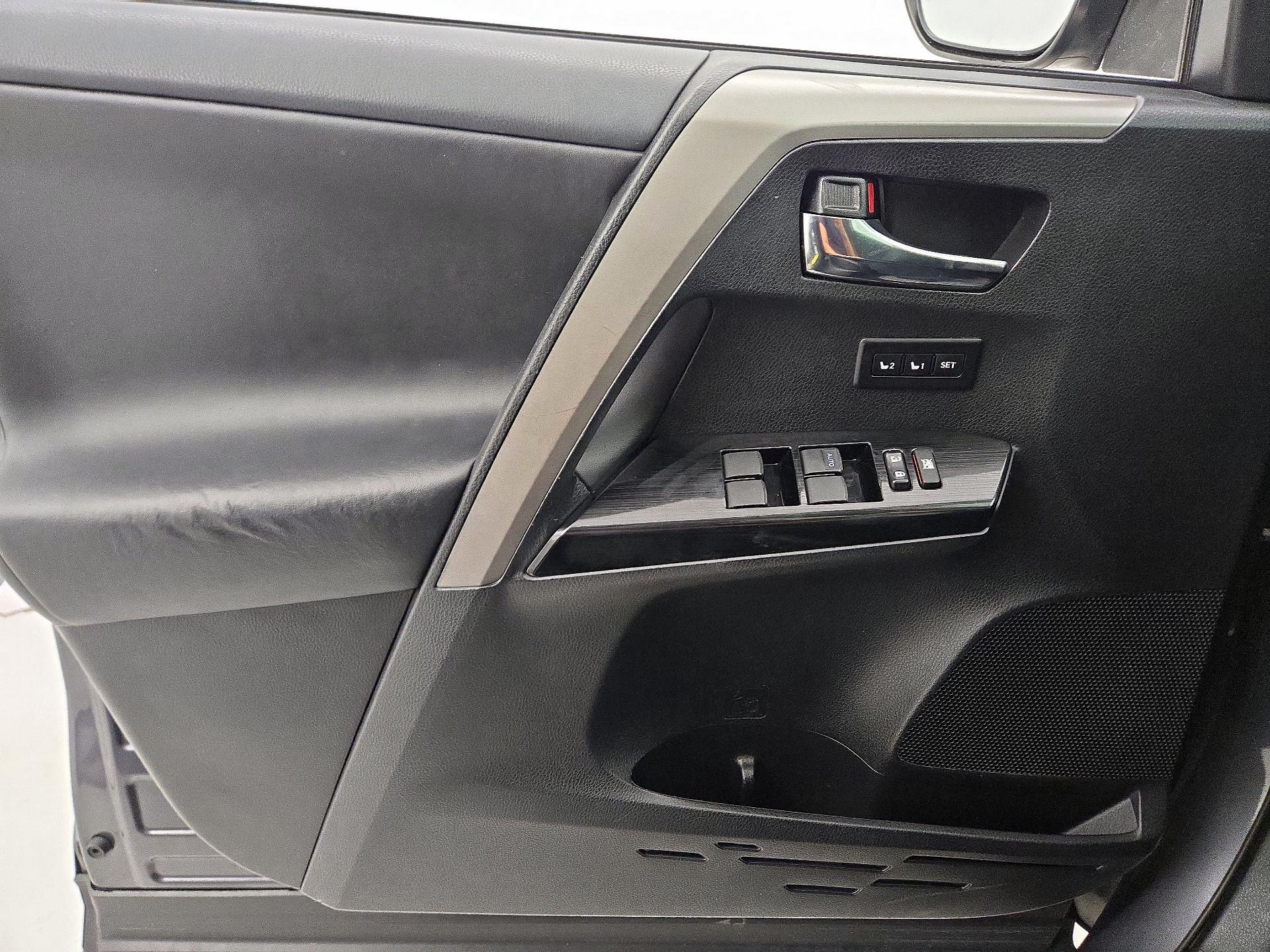 Thumbnail: 2017 Toyota RAV4 - 12