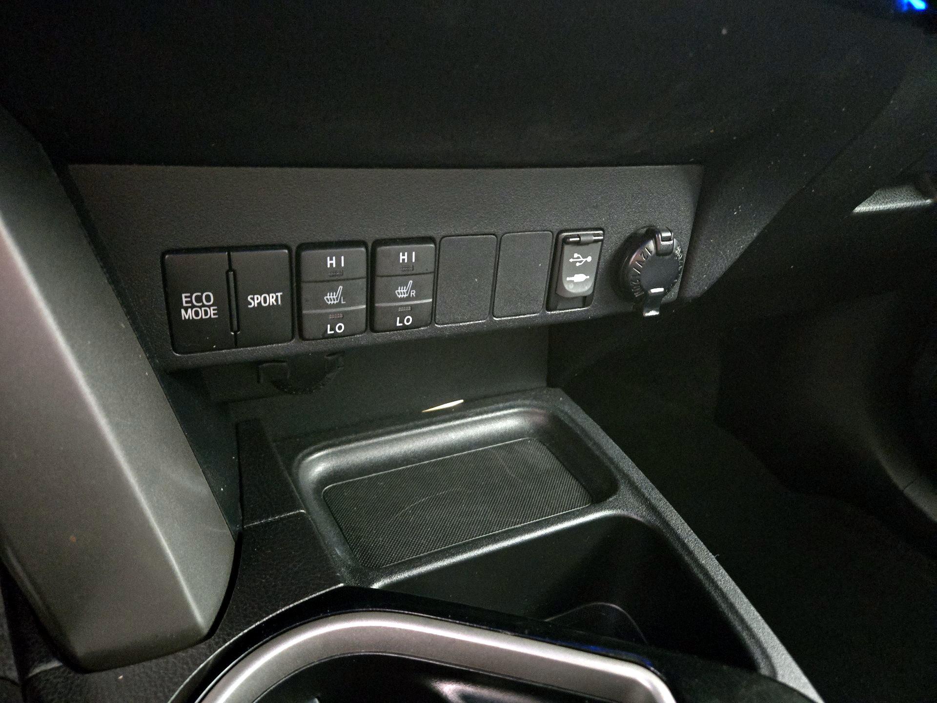 Thumbnail: 2017 Toyota RAV4 - 18